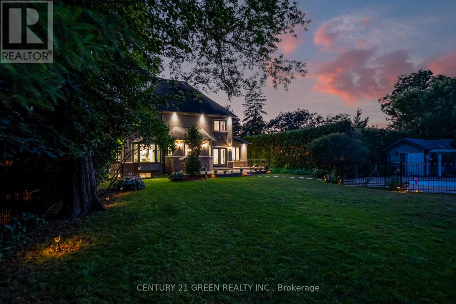 Photo 3 of 117 Raglan Street, Whitby ON