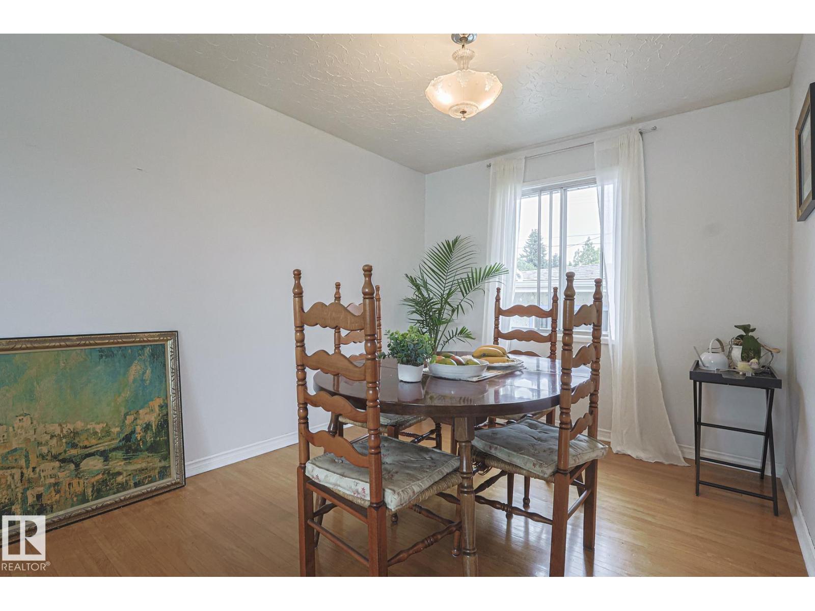 Photo 16 of 10319 45 St Nw, Edmonton AB