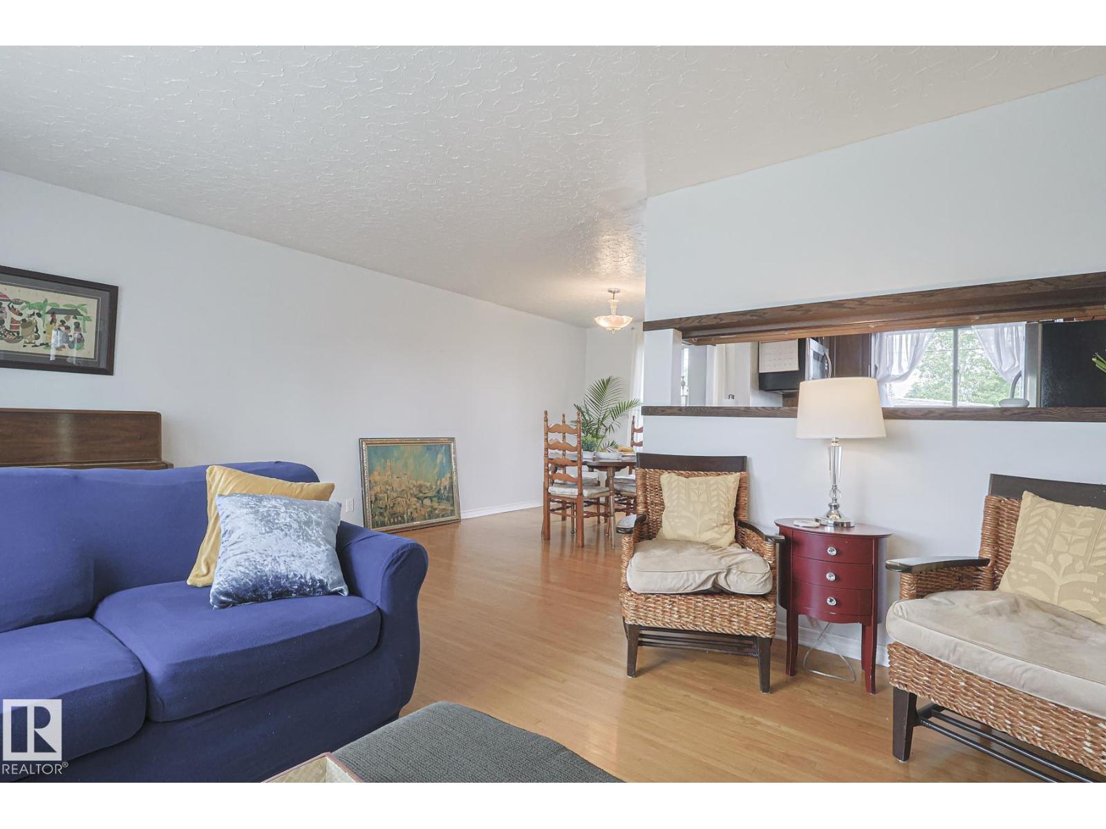 Photo 32 of 10319 45 St Nw, Edmonton AB