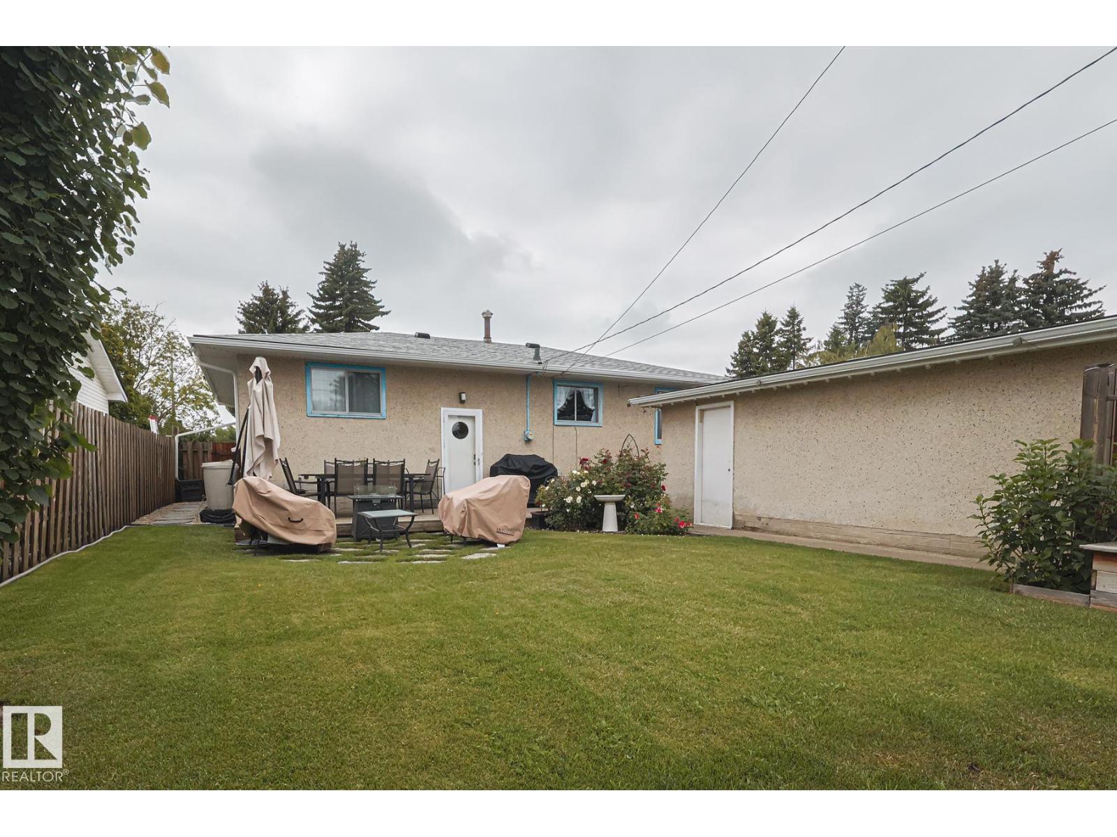 Photo 23 of 10319 45 St Nw, Edmonton AB