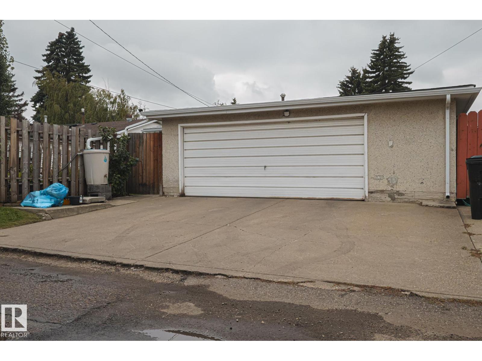 Photo 37 of 10319 45 St Nw, Edmonton AB