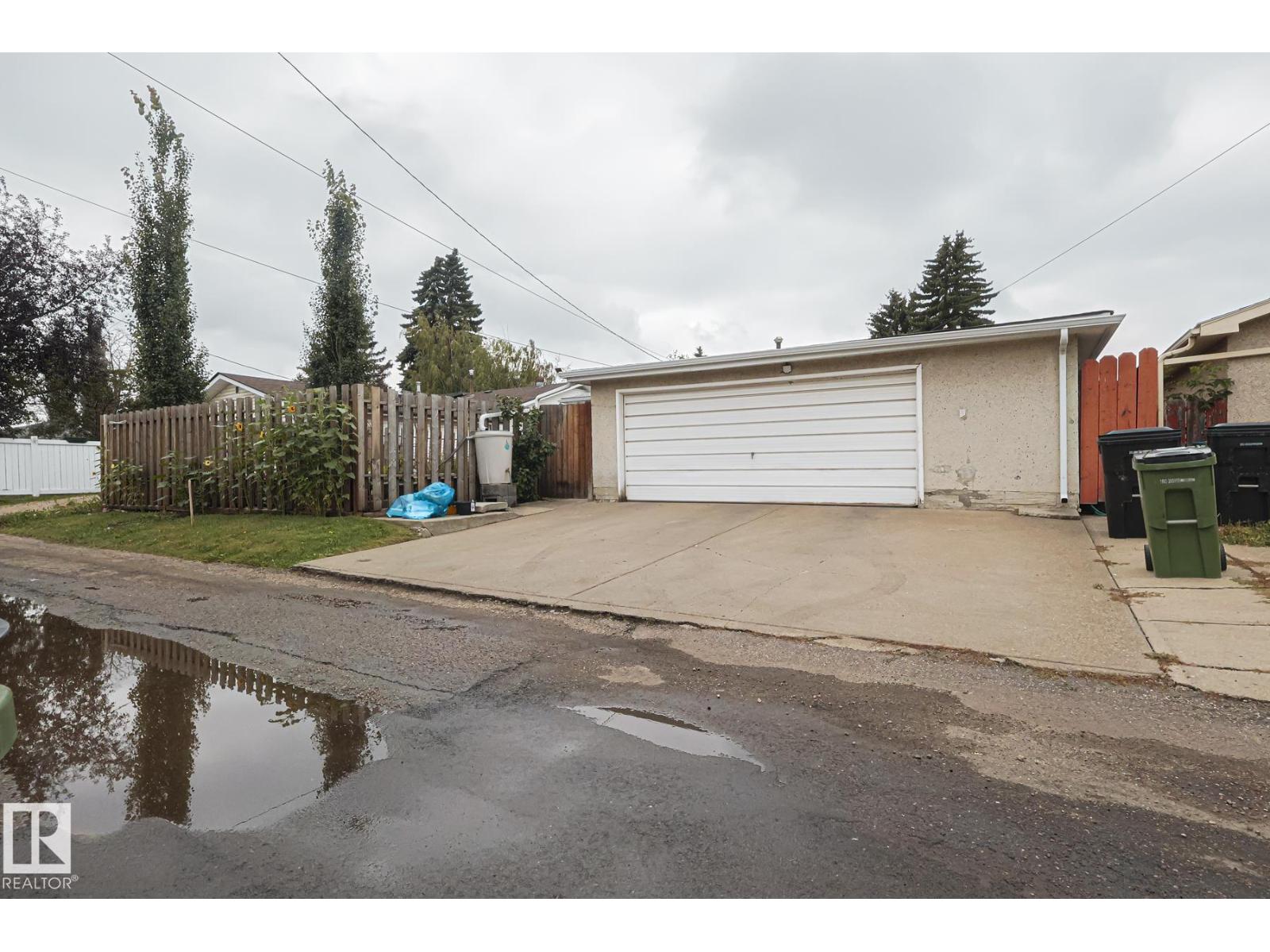Photo 29 of 10319 45 St Nw, Edmonton AB