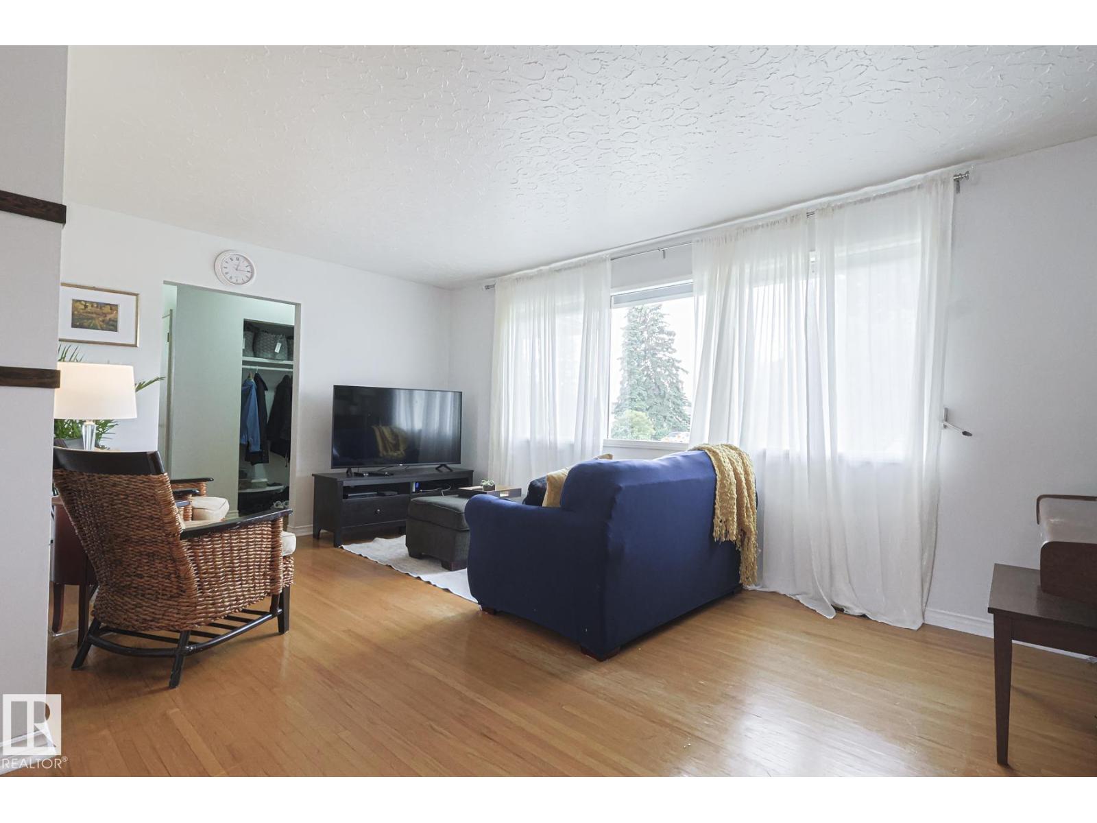 Photo 31 of 10319 45 St Nw, Edmonton AB