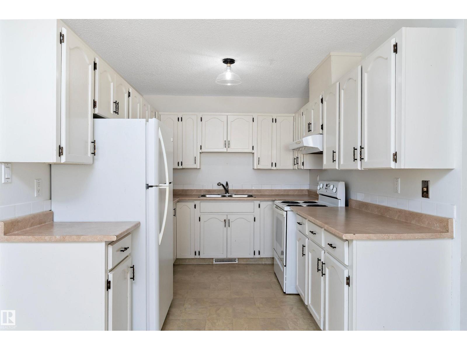 Photo 9 of 5708 52 St, Wetaskiwin AB
