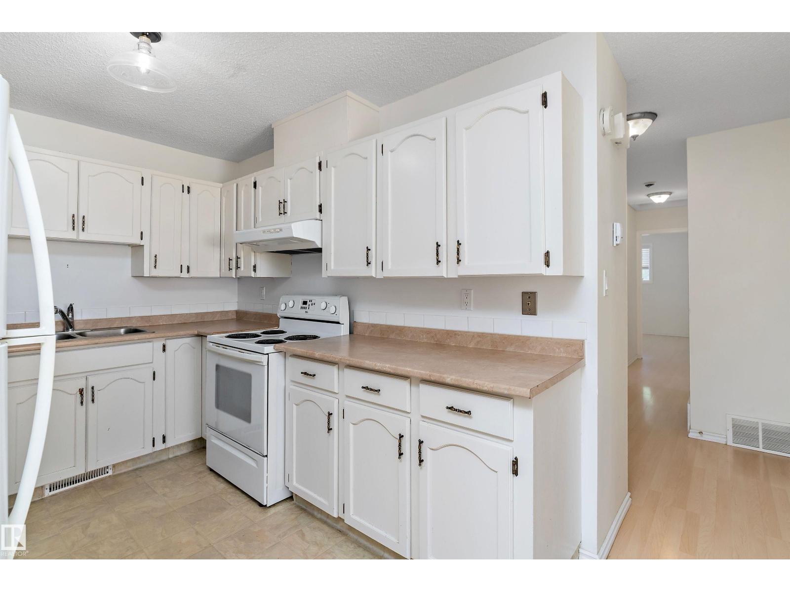 Photo 10 of 5708 52 St, Wetaskiwin AB