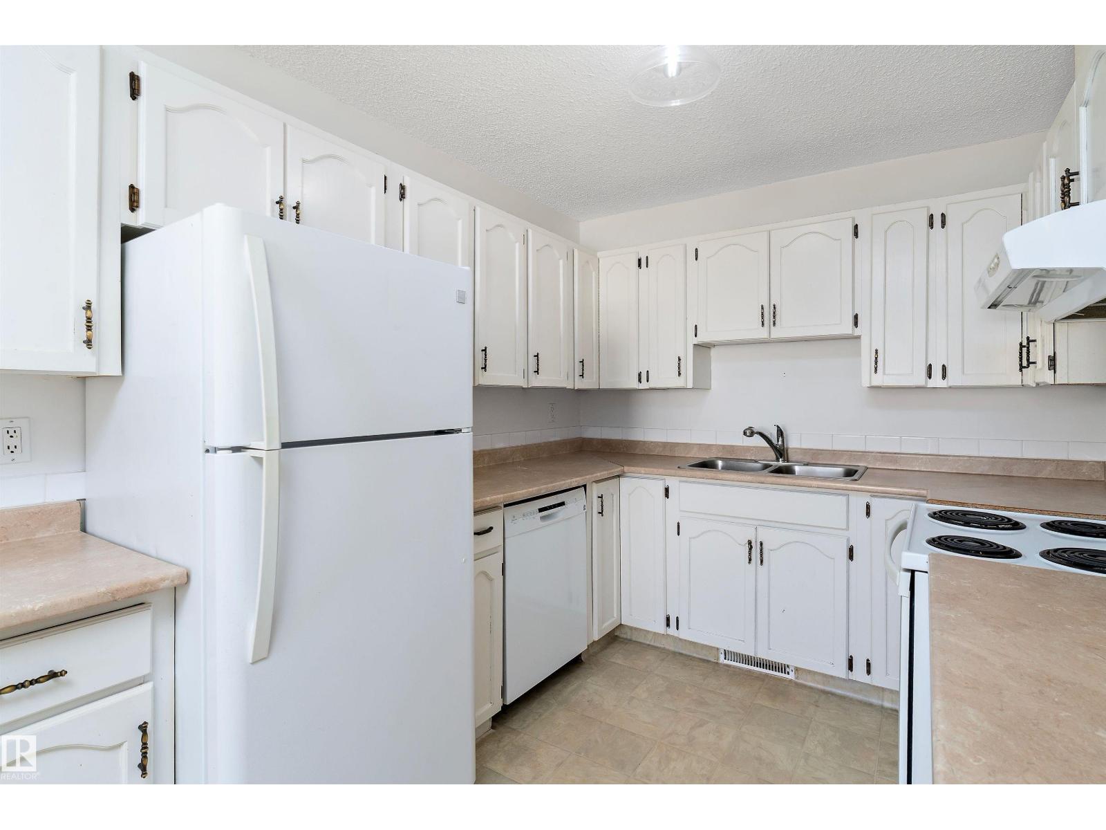 Photo 11 of 5708 52 St, Wetaskiwin AB