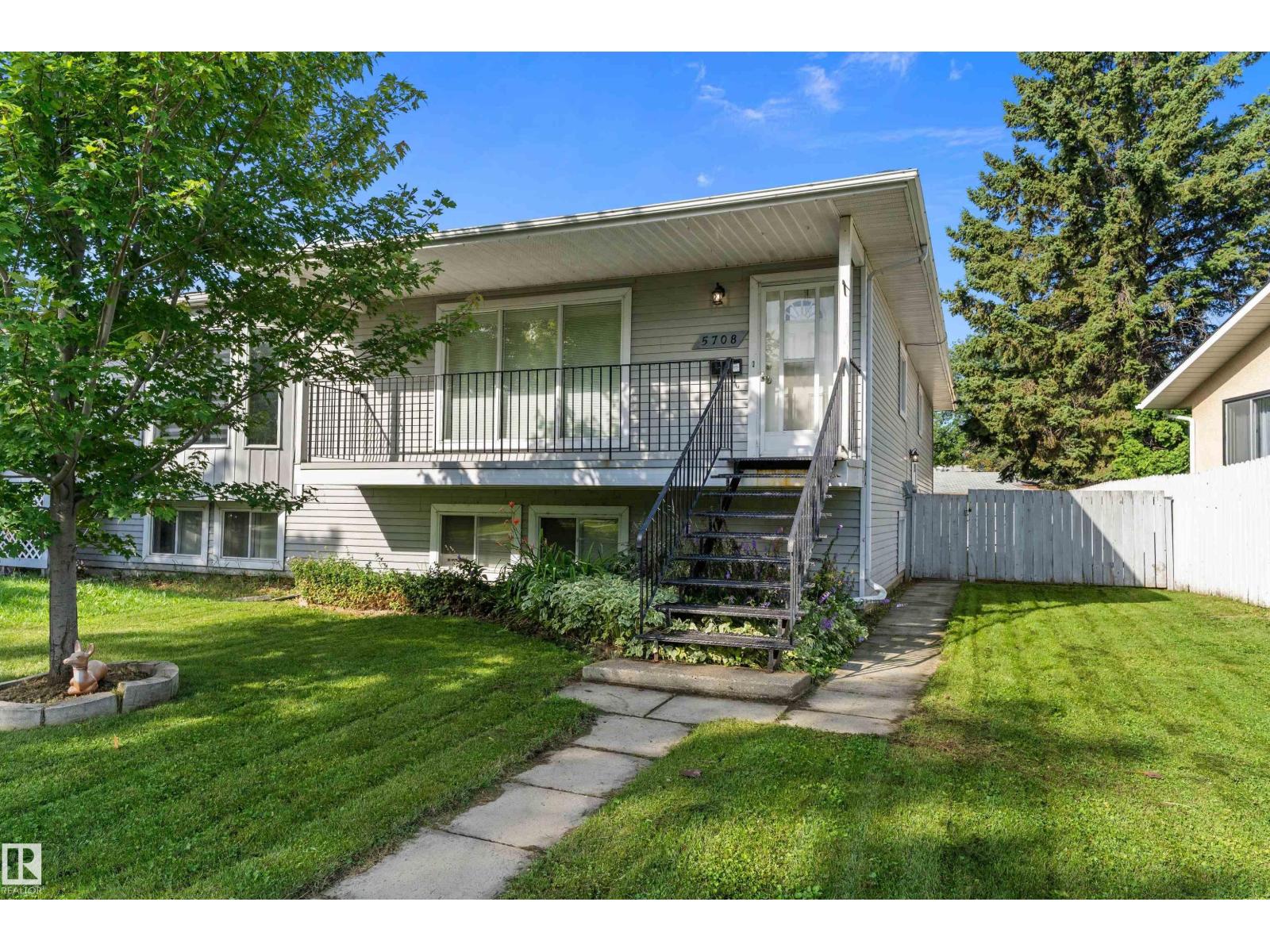 Photo 2 of 5708 52 St, Wetaskiwin AB