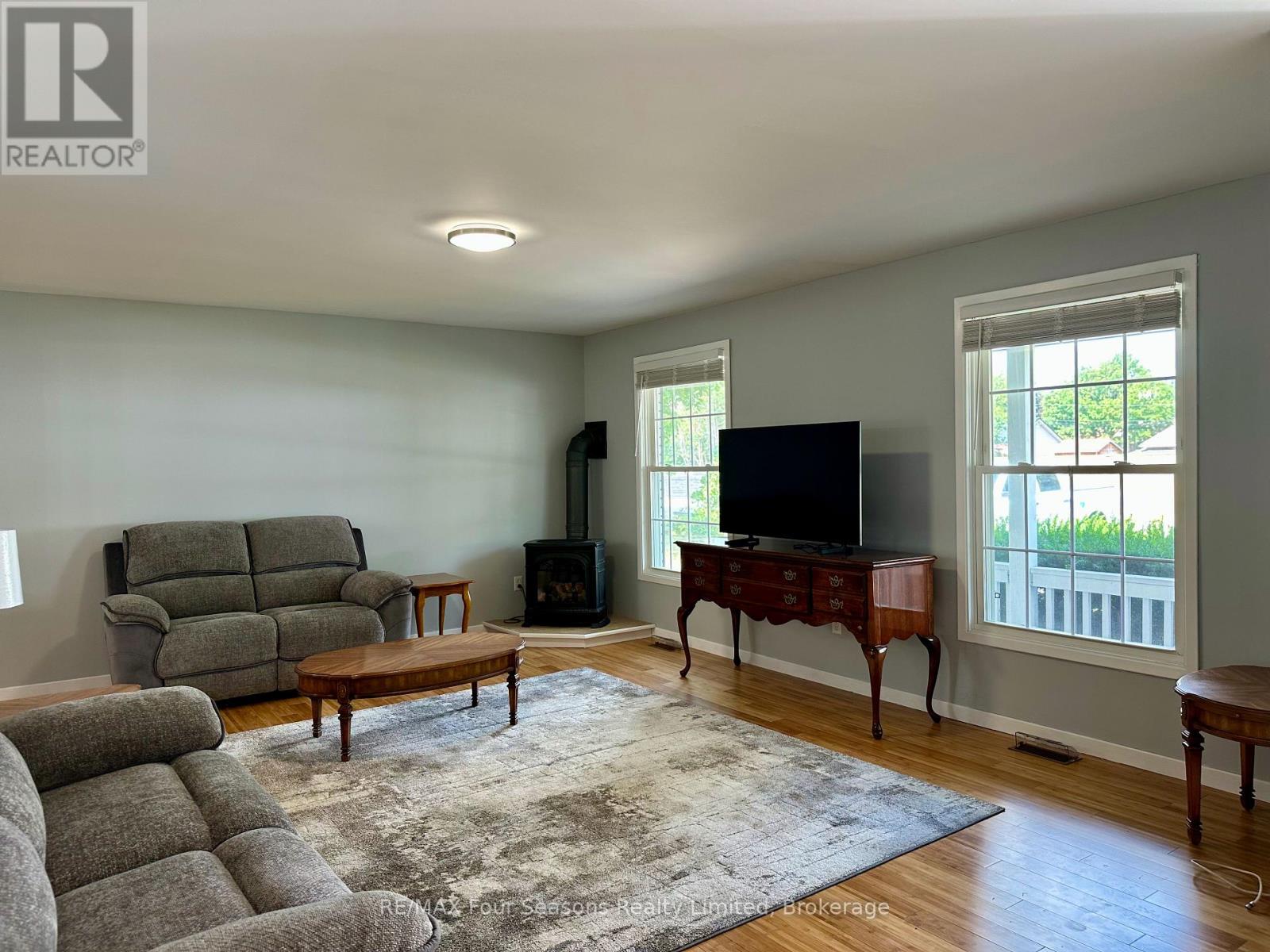 Photo 15 of 207 Christopher Street, Clearview ON