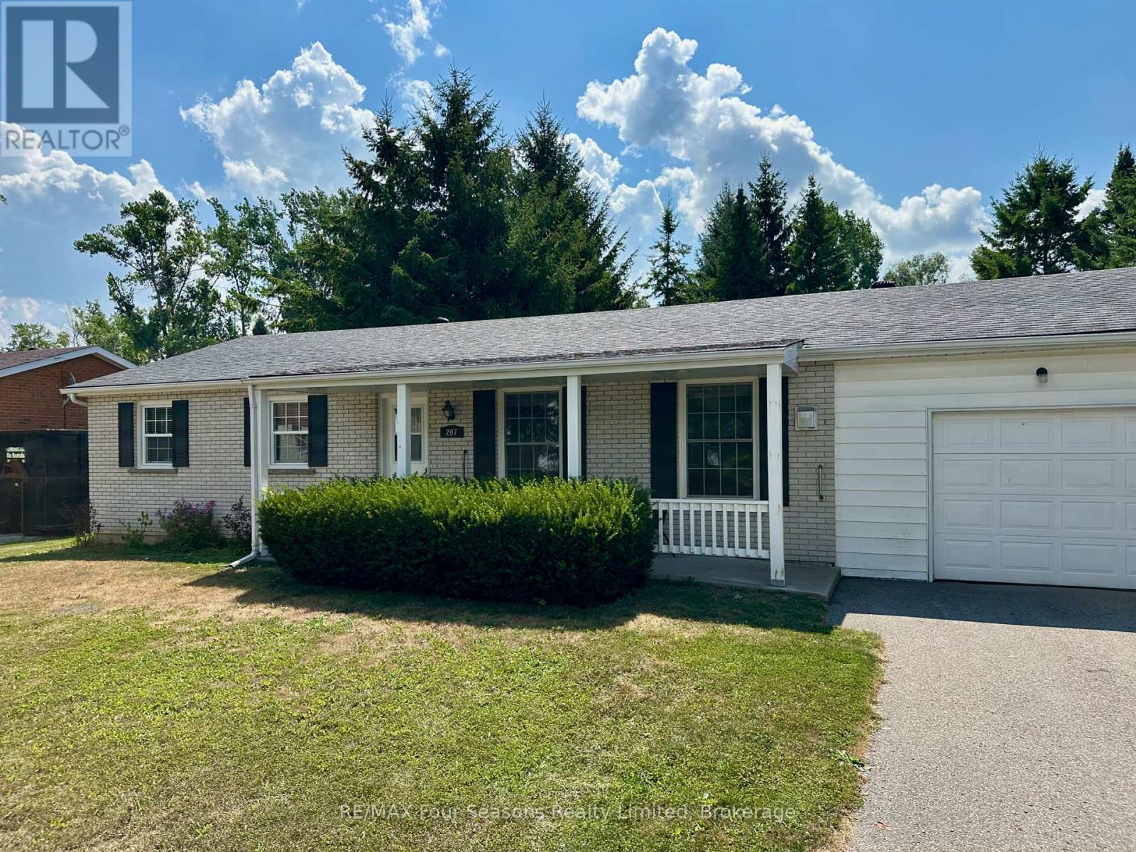 Photo 8 of 207 Christopher Street, Clearview ON