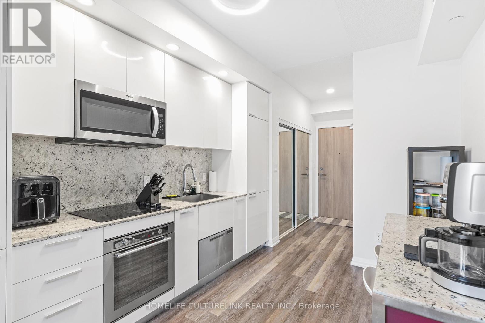 Photo 15 of 503 75 Canterbury Place, Toronto ON