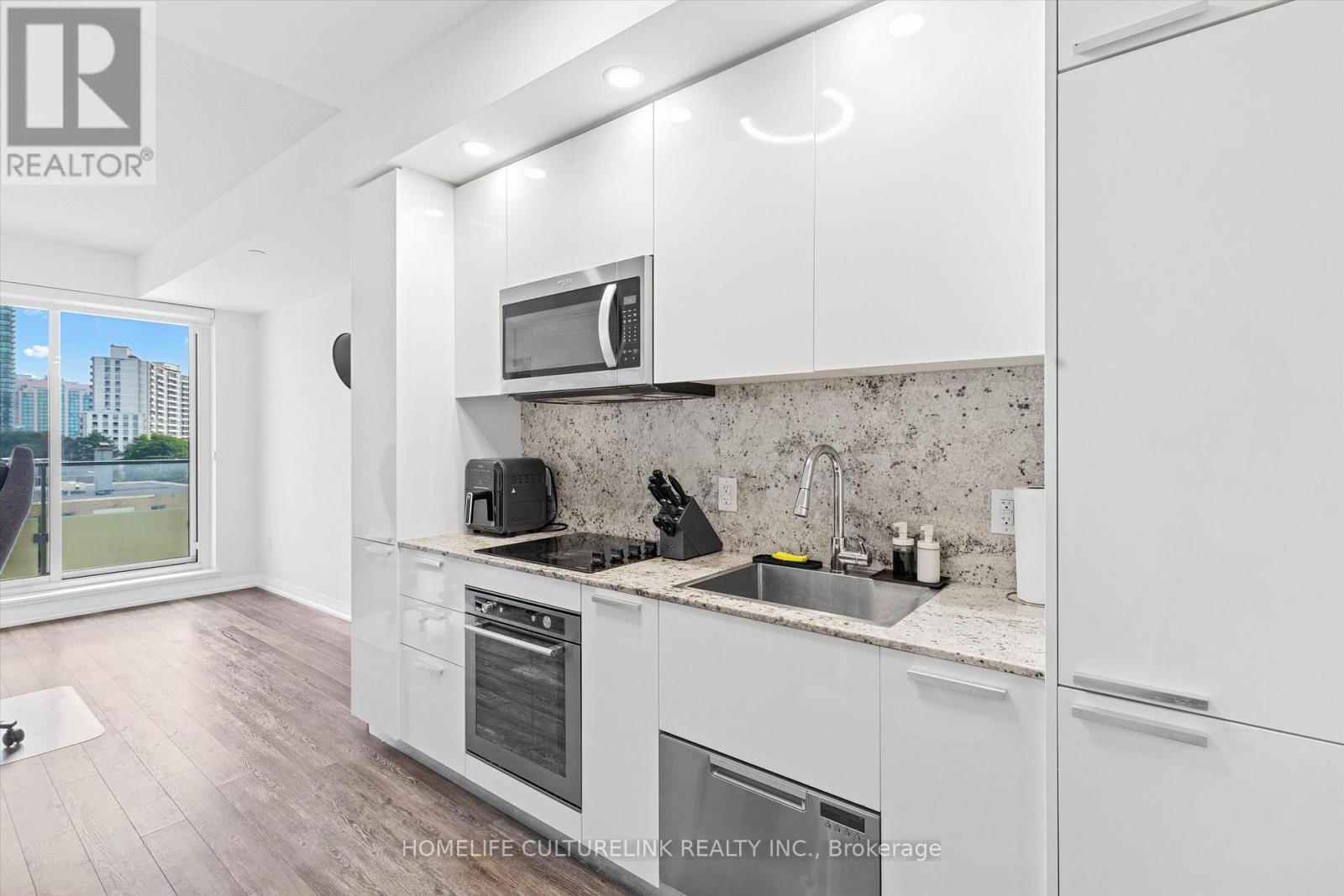 Photo 5 of 503 75 Canterbury Place, Toronto ON