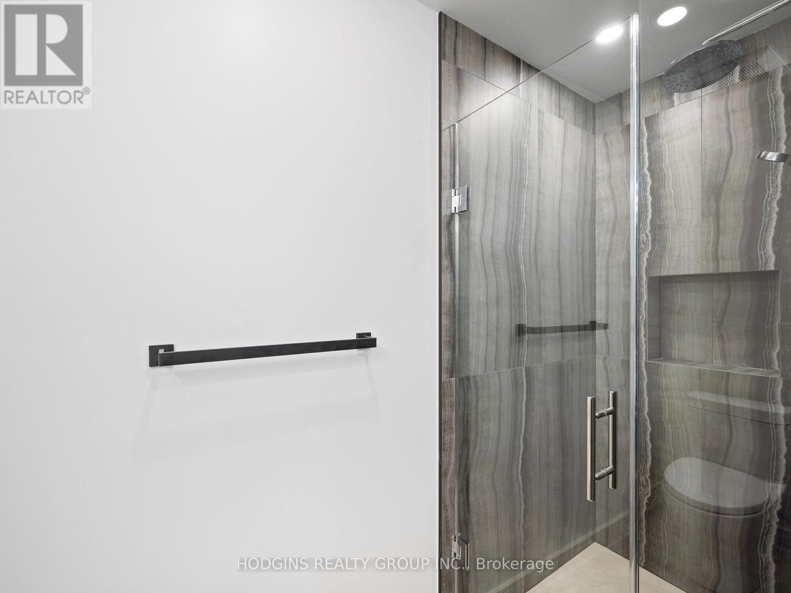 Photo 2 of 855 Tenth Street, Mississauga ON
