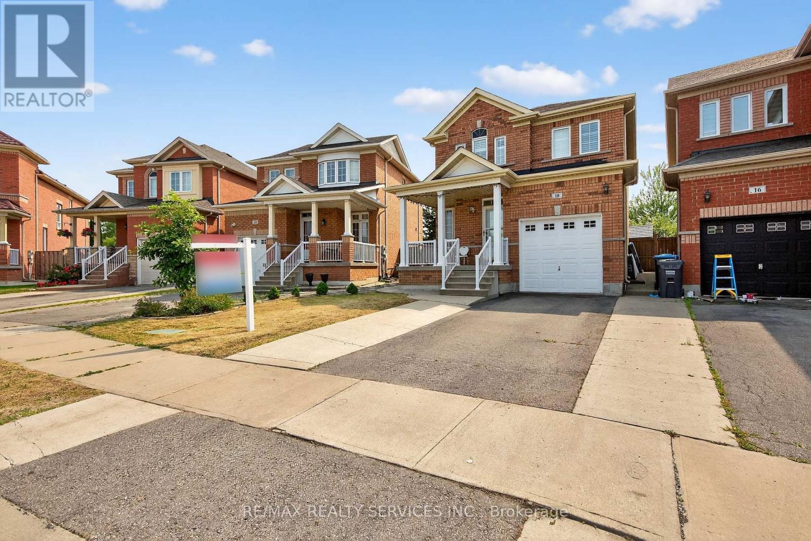 Photo 38 of 18 Fishing Crescent, Brampton ON