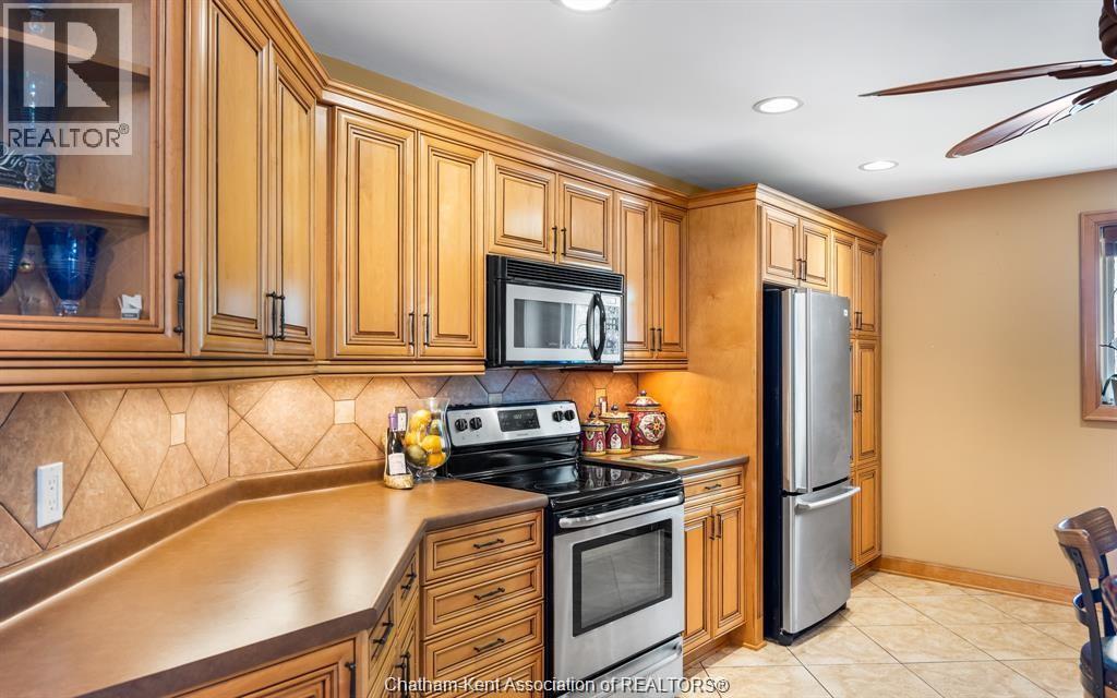 Photo 10 of 35 Normandy Avenue, Kingsville ON