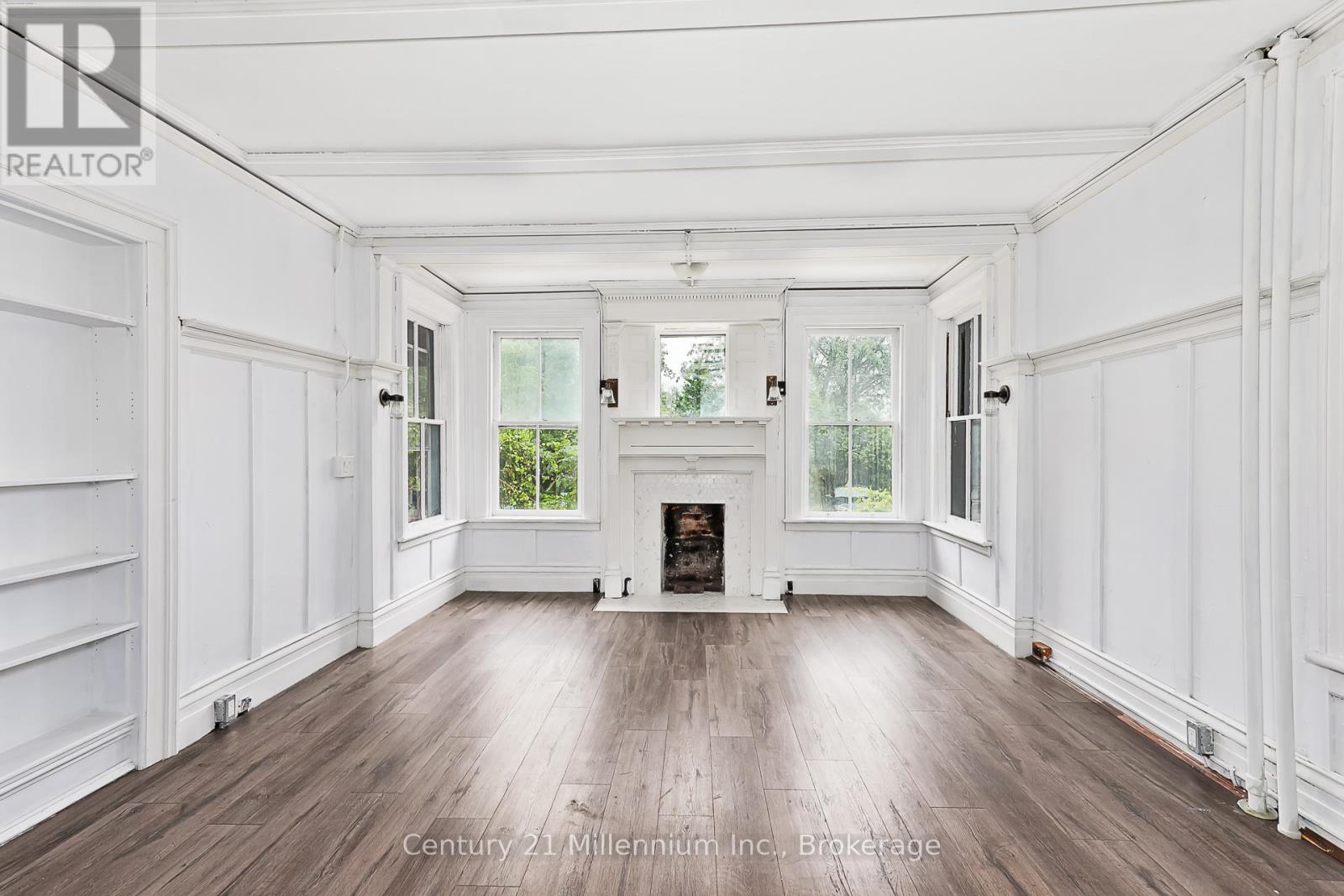 Photo 2 of 637 Hurontario Street, Collingwood ON