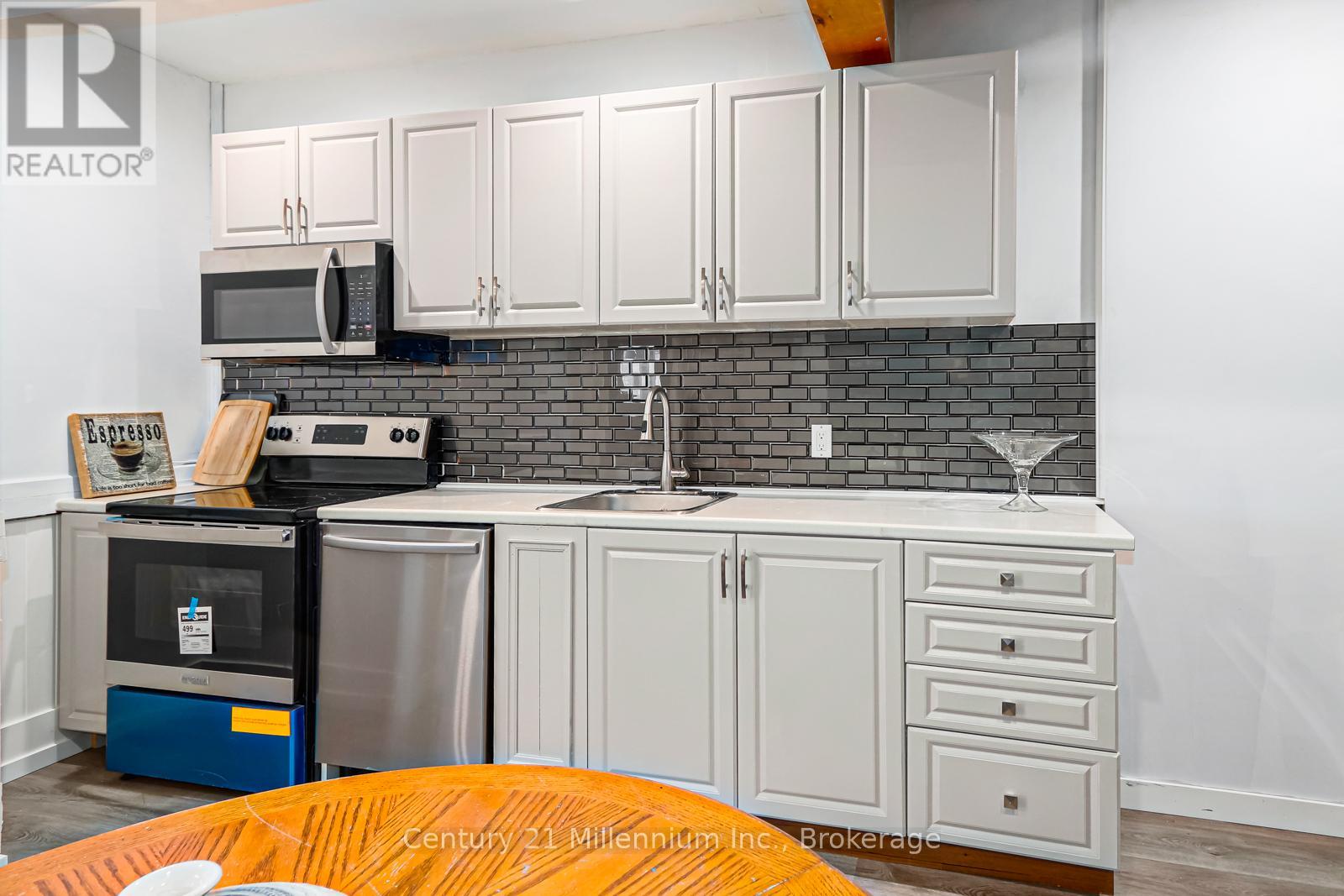 Photo 18 of 637 Hurontario Street, Collingwood ON