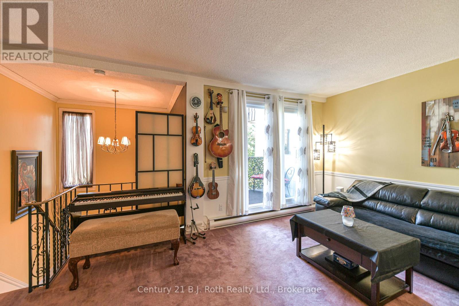 Photo 8 of 21 40 Victoria Crescent, Orillia ON