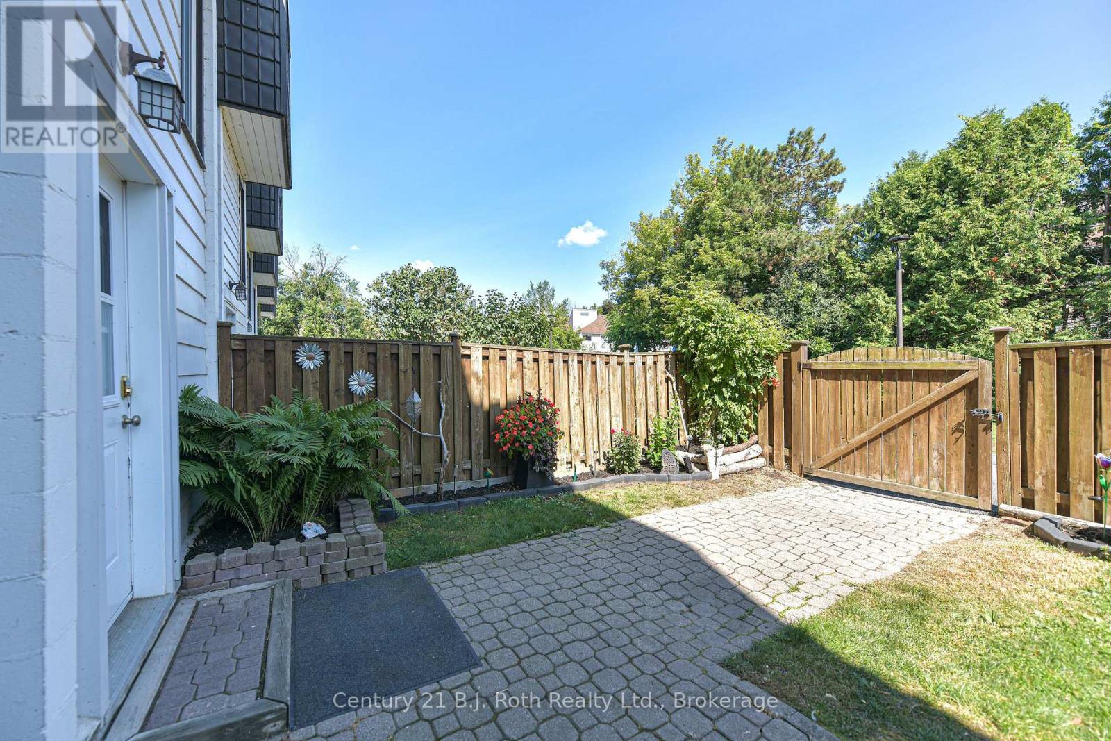 Photo 30 of 21 40 Victoria Crescent, Orillia ON