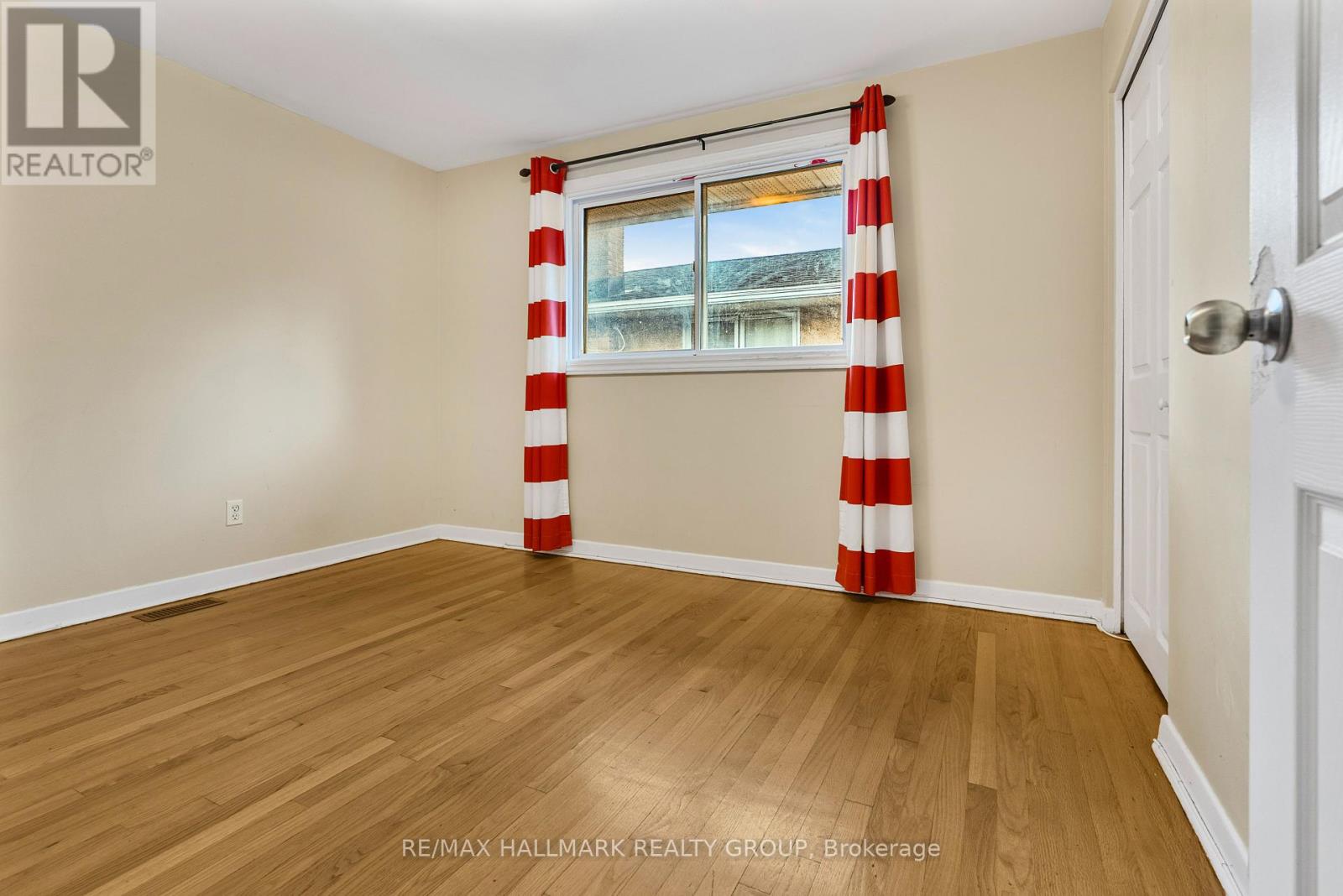 Photo 19 of 2666 Regina Street, Ottawa ON