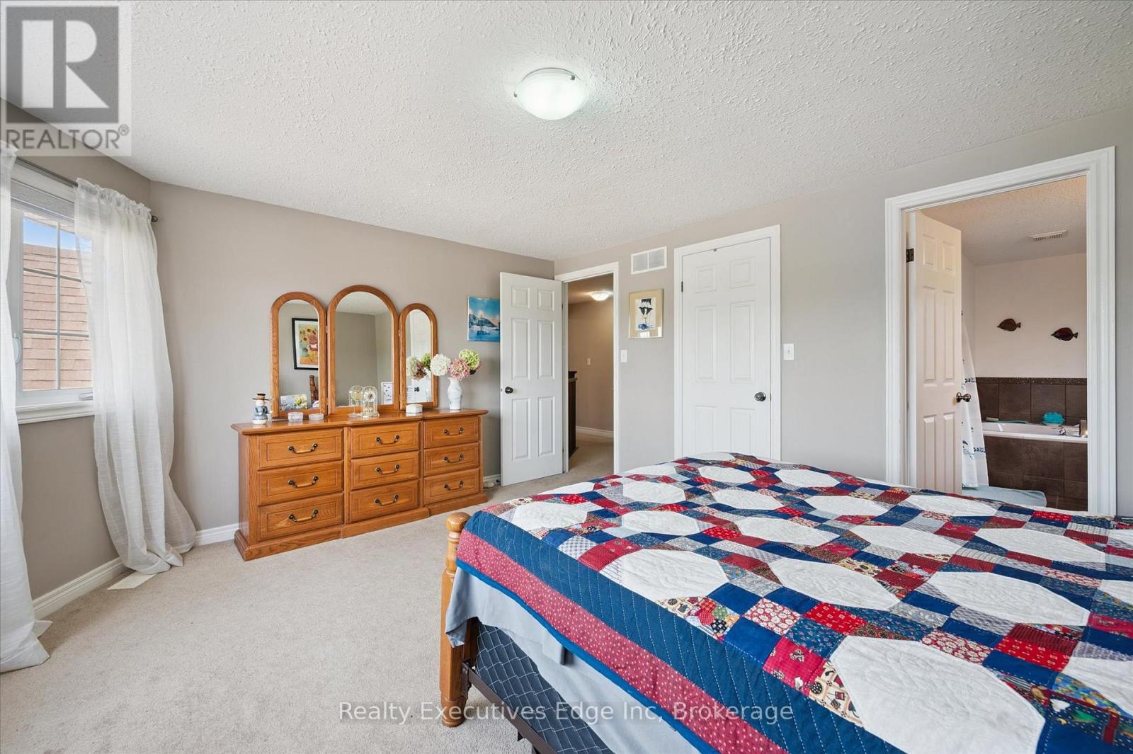 Photo 35 of 51 Marr Drive, Centre Wellington ON