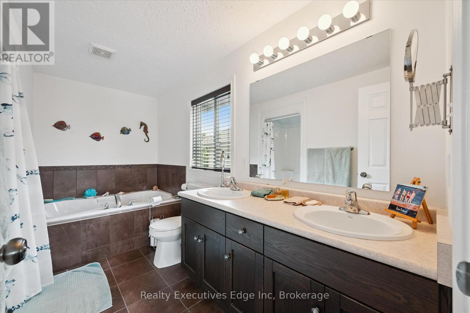 Photo 10 of 51 Marr Drive, Centre Wellington ON