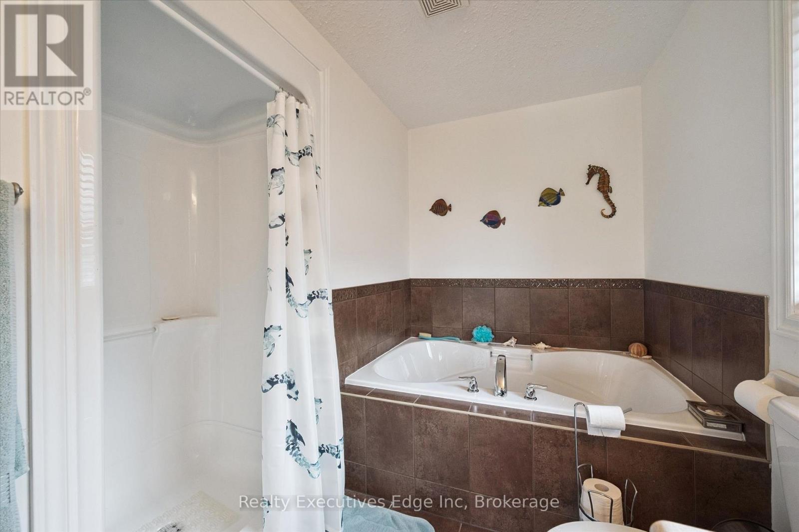 Photo 38 of 51 Marr Drive, Centre Wellington ON