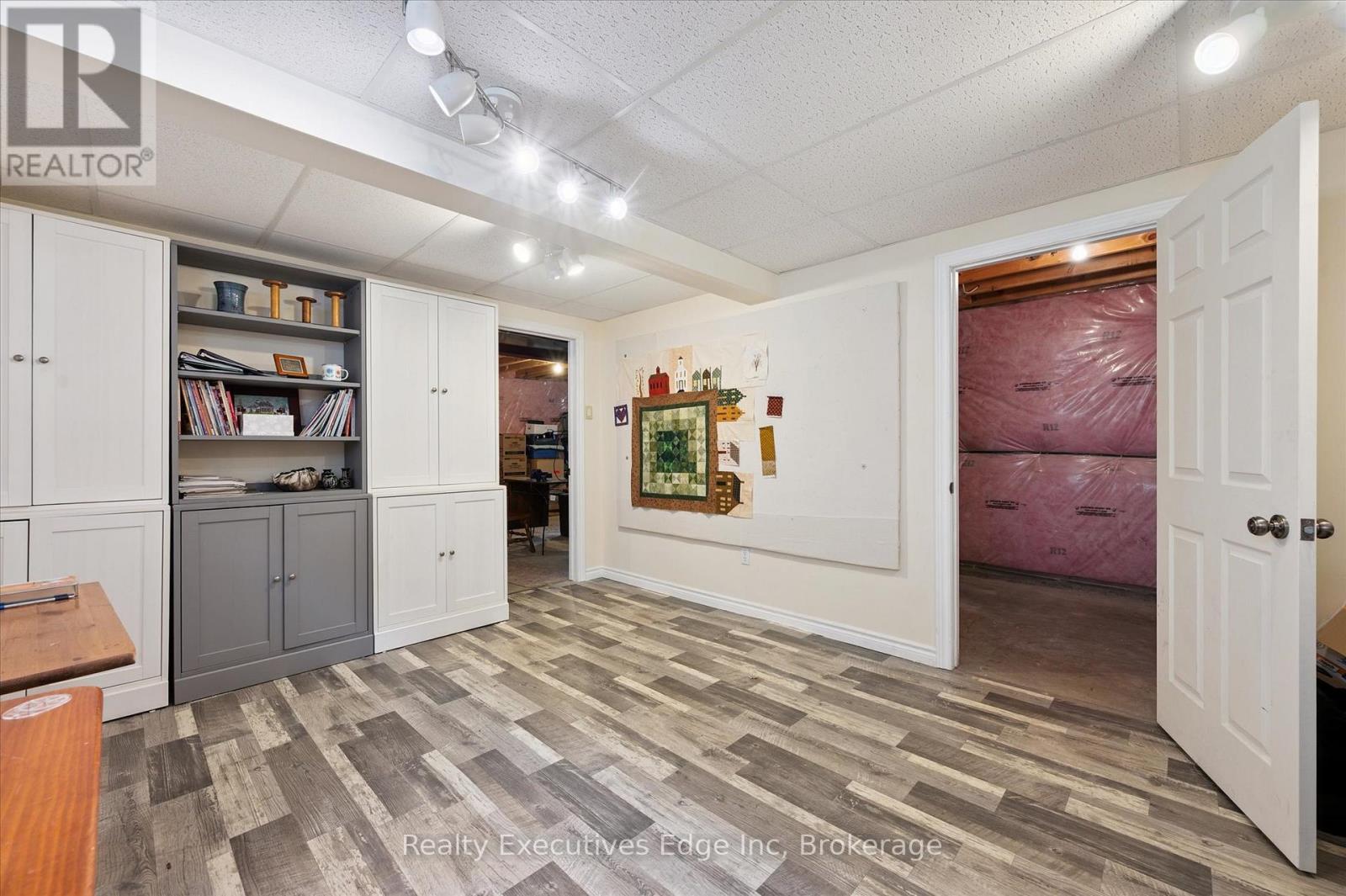 Photo 11 of 51 Marr Drive, Centre Wellington ON