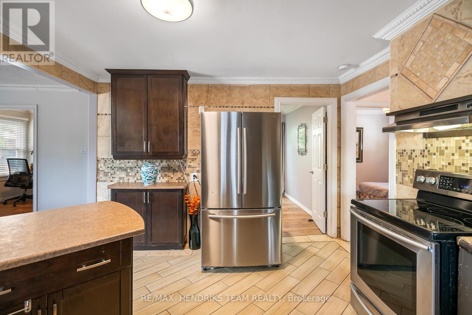 Photo 4 of 7 Elmwood Avenue, St Catharines ON