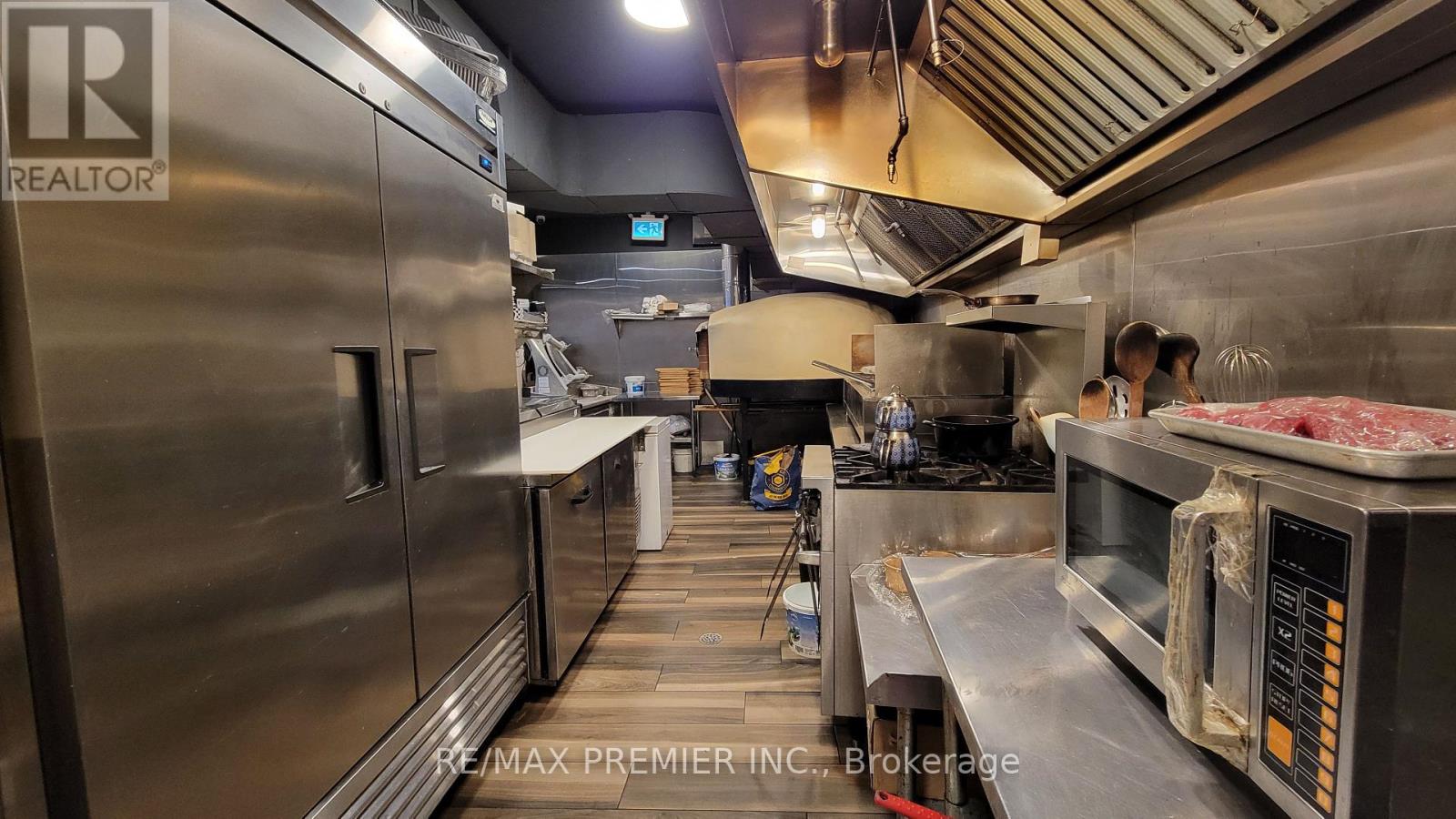 Photo 3 of 3443 Yonge Street, Toronto ON