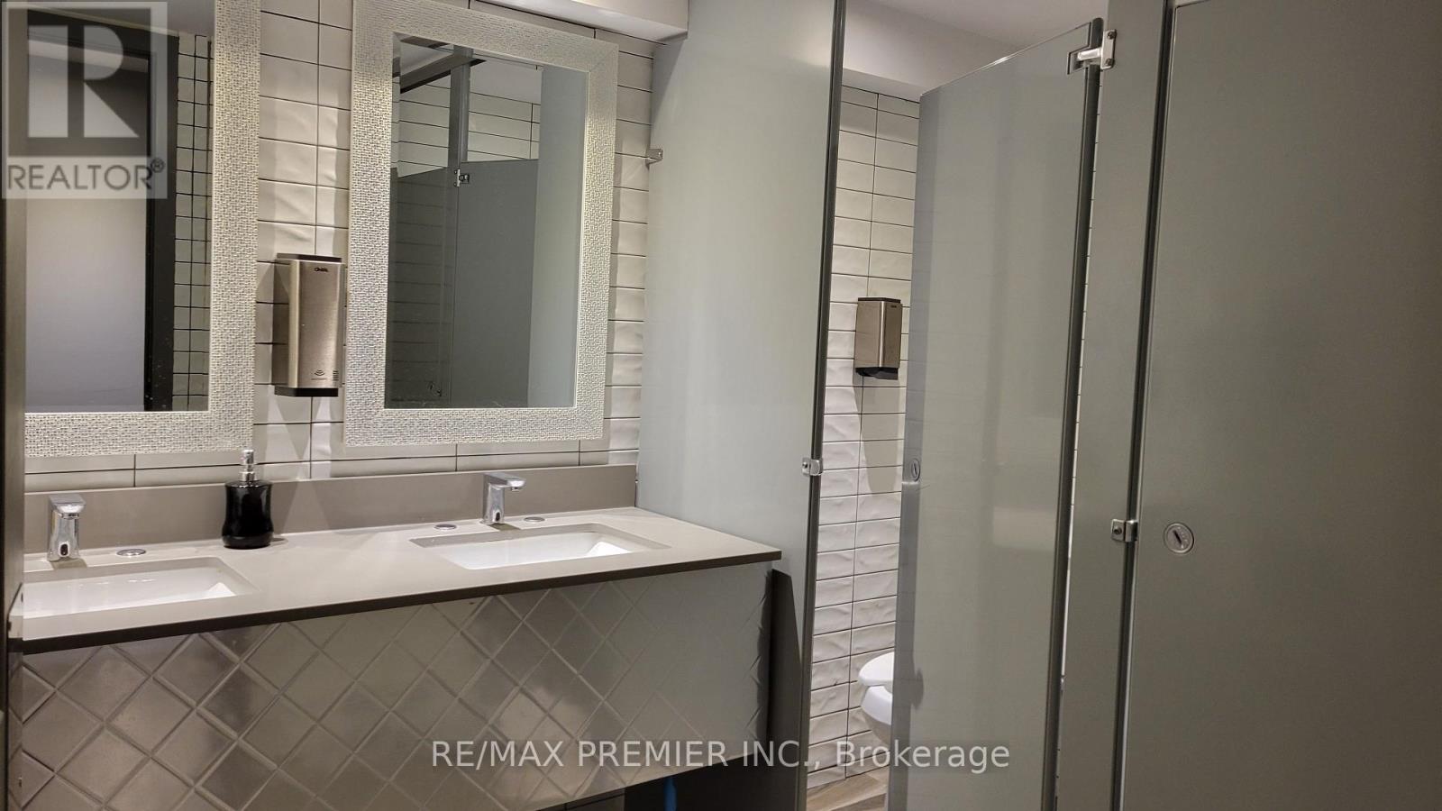 Photo 12 of 3443 Yonge Street, Toronto ON