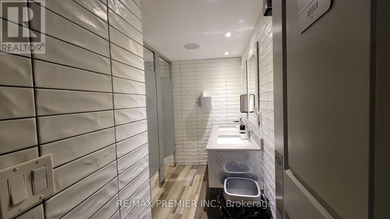 Photo 19 of 3443 Yonge Street, Toronto ON