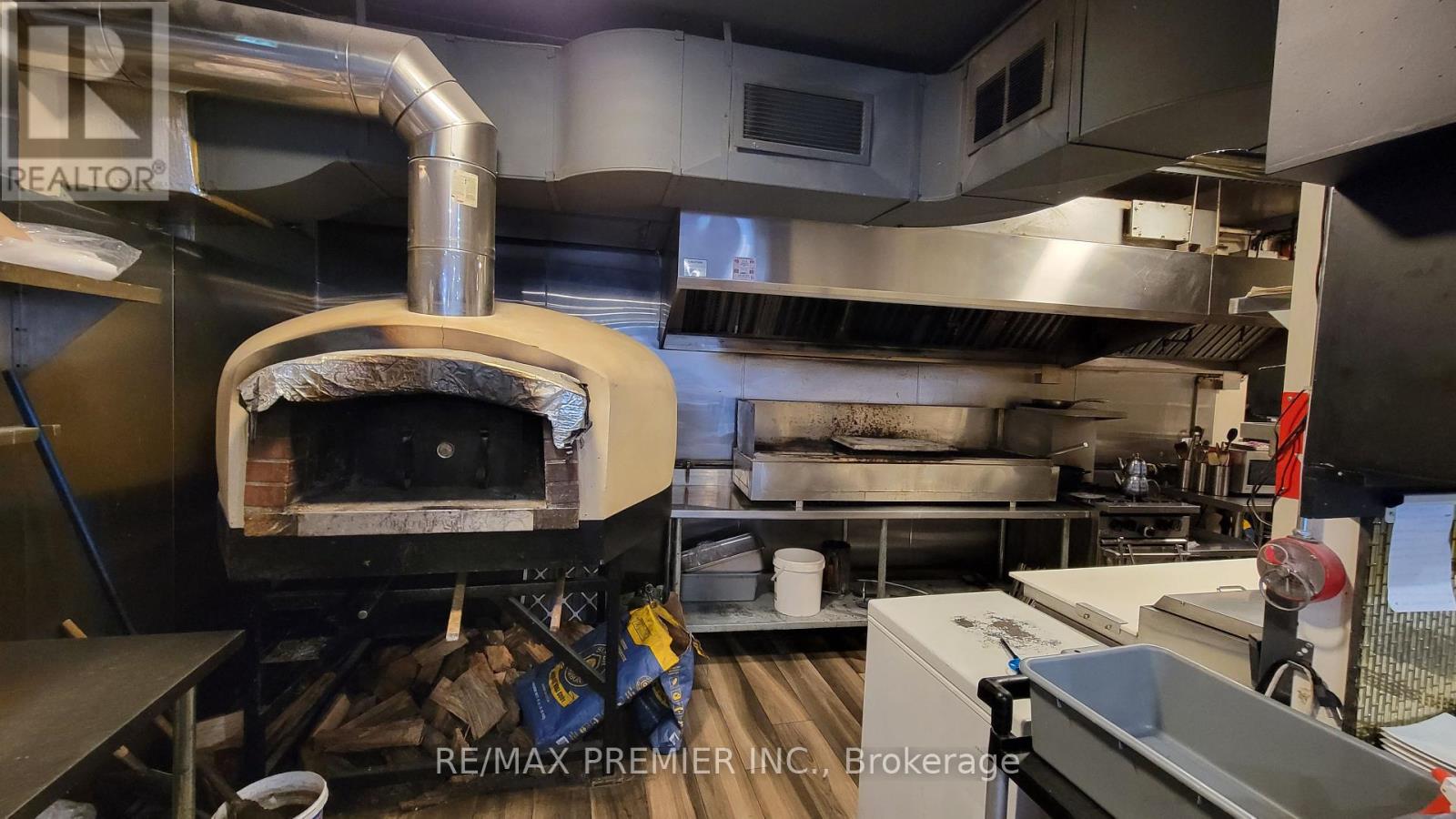 Photo 10 of 3443 Yonge Street, Toronto ON