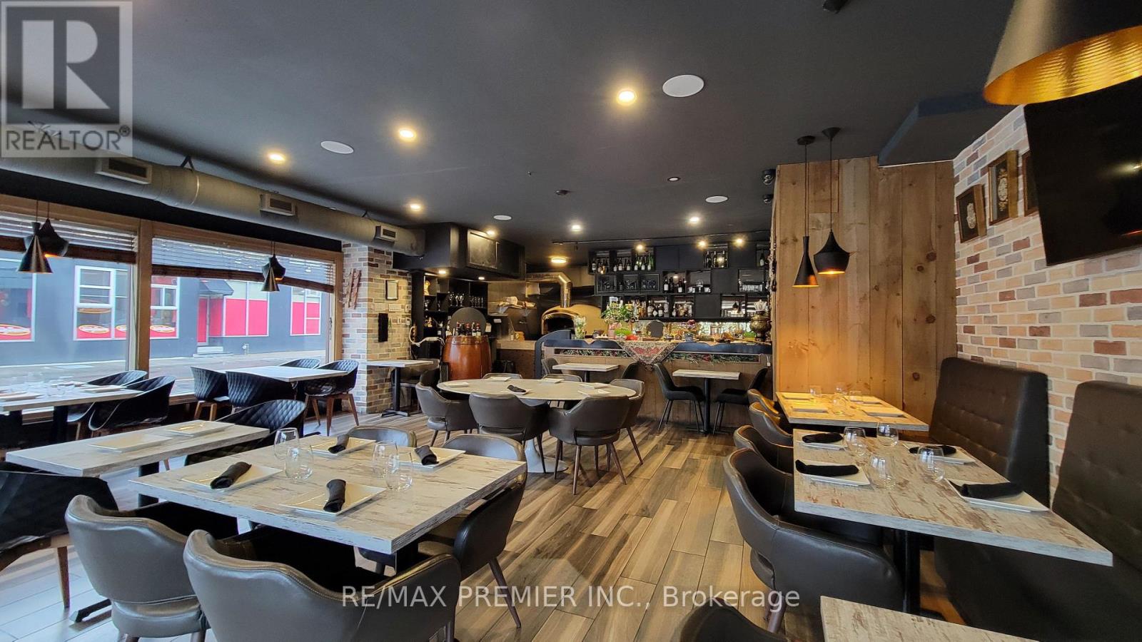Photo 11 of 3443 Yonge Street, Toronto ON