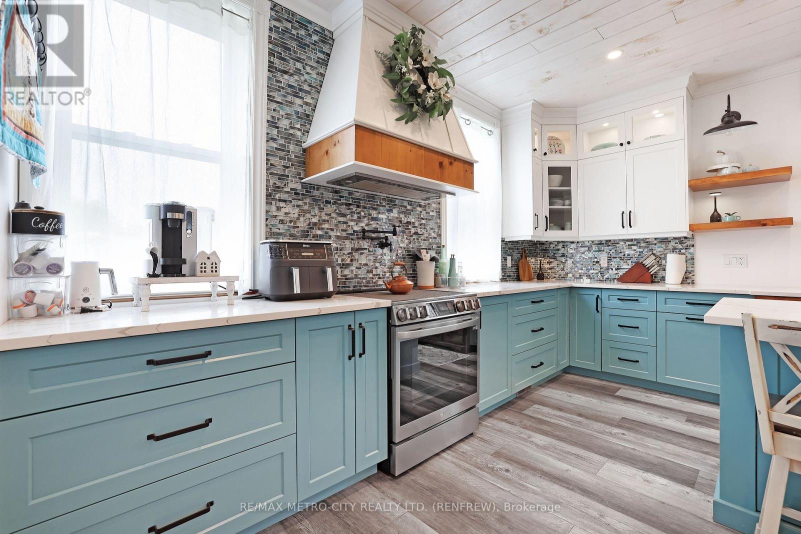 Photo 10 of 1380 Highway 132 Highway, Admaston Bromley ON