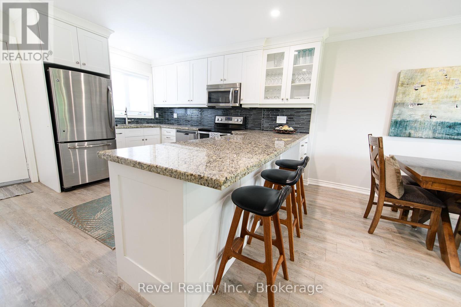 Photo 10 of 58 145 Fairway Crescent, Collingwood ON