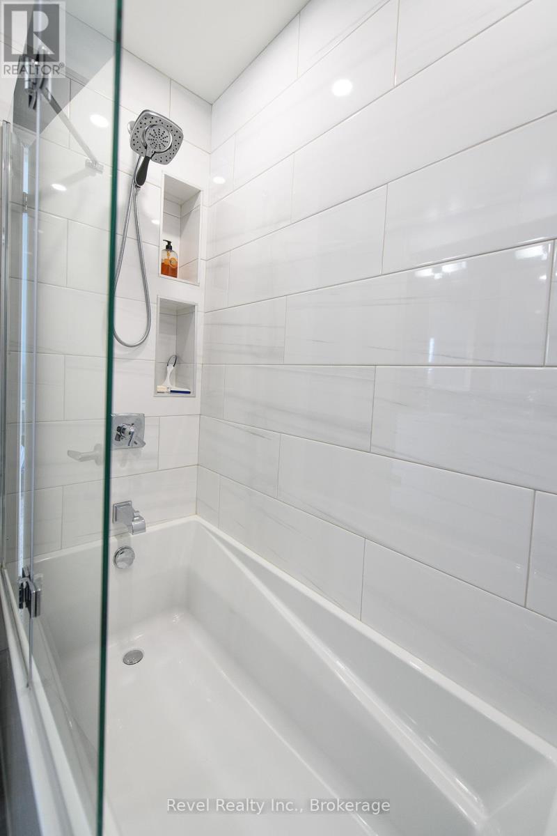 Photo 5 of 58 145 Fairway Crescent, Collingwood ON