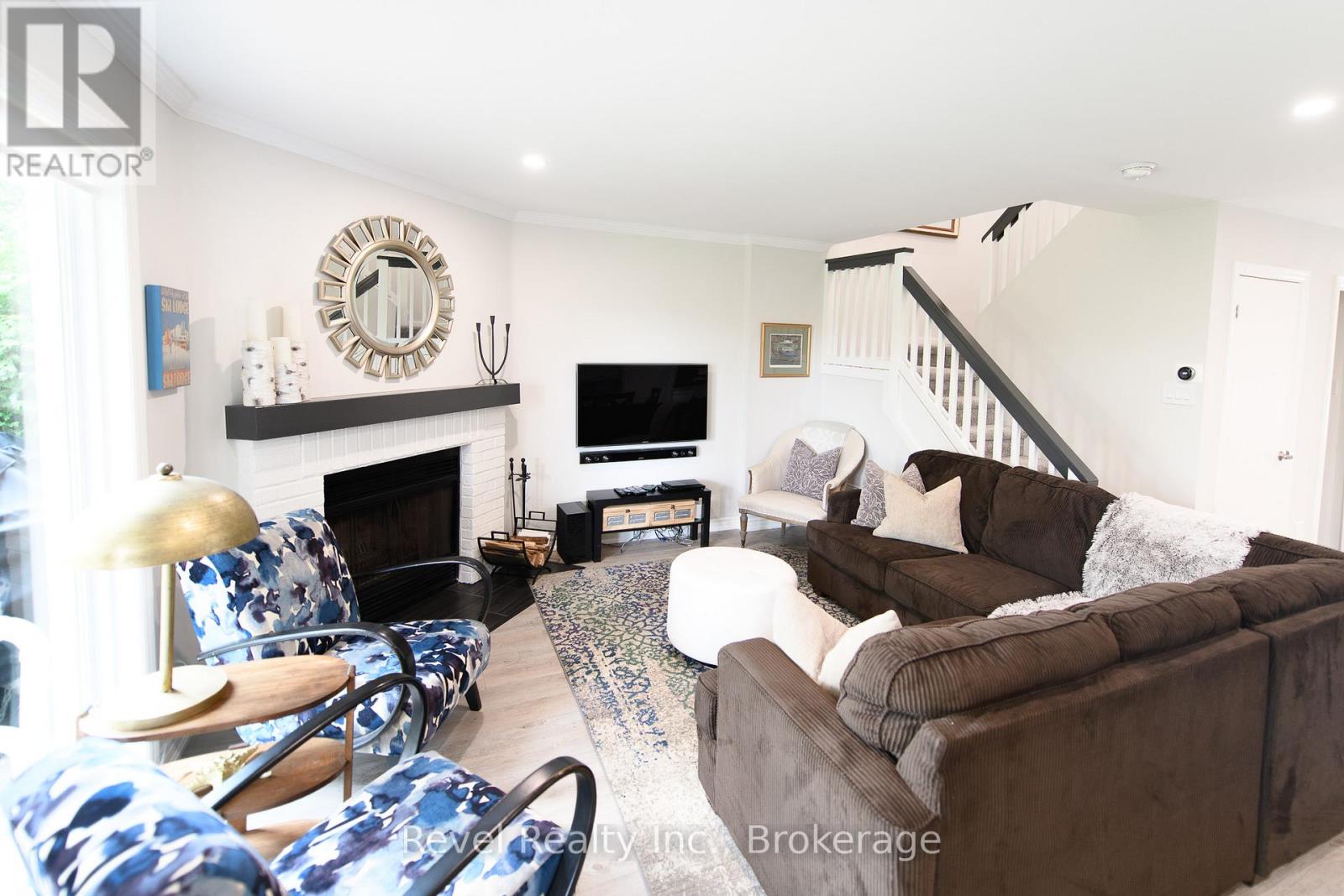 Photo 4 of 58 145 Fairway Crescent, Collingwood ON