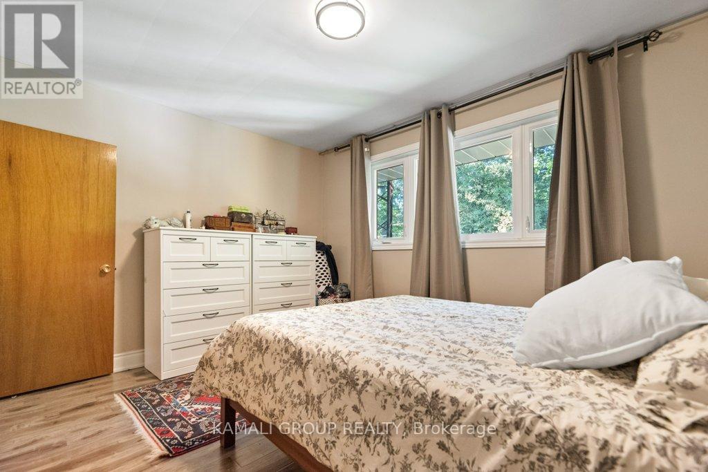 Photo 10 of 10 Regency Square, Toronto ON