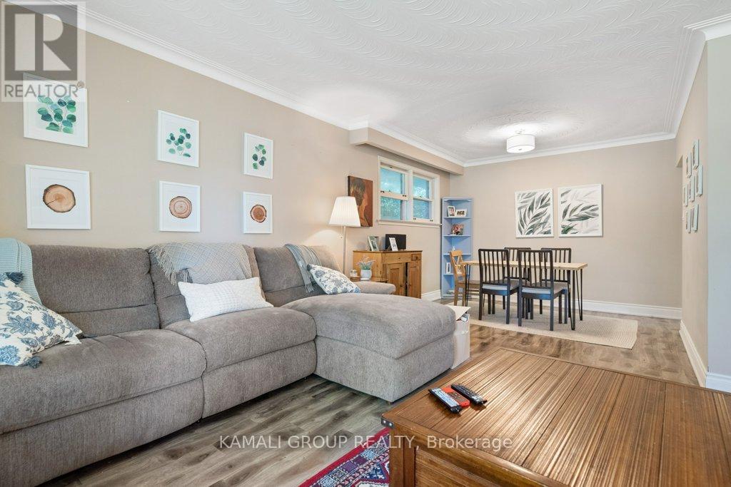 Photo 11 of 10 Regency Square, Toronto ON
