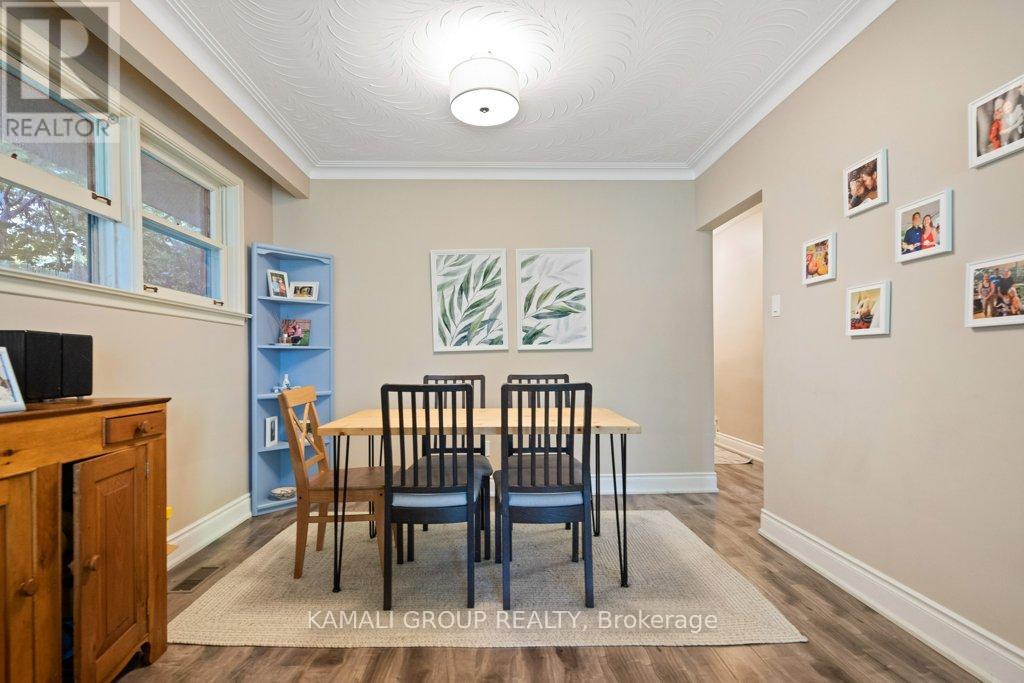 Photo 7 of 10 Regency Square, Toronto ON