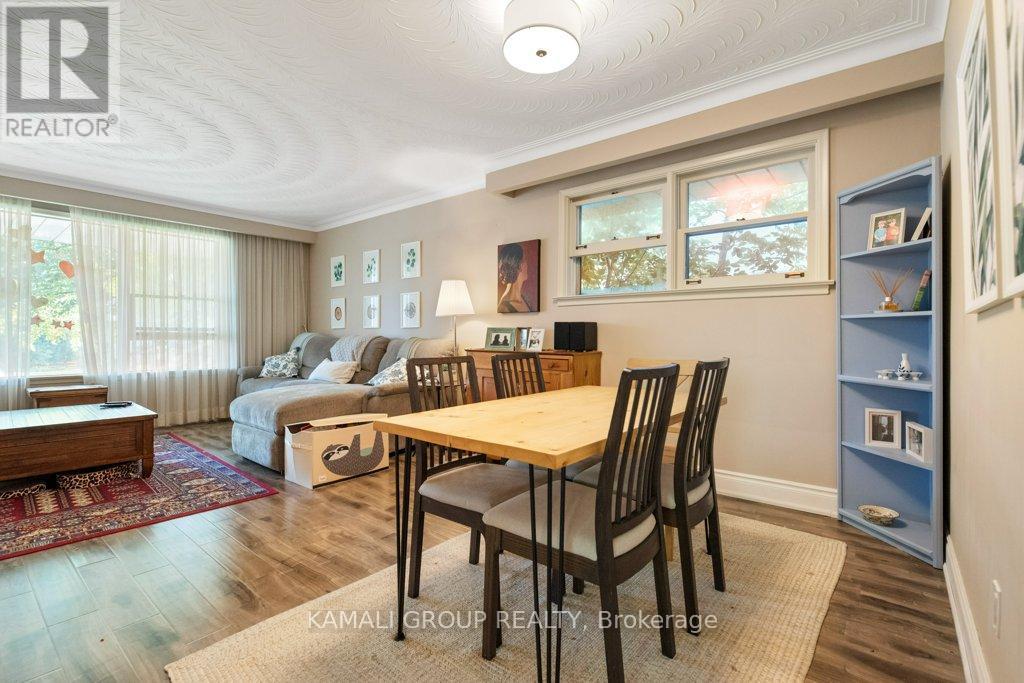 Photo 1 of 10 Regency Square, Toronto ON