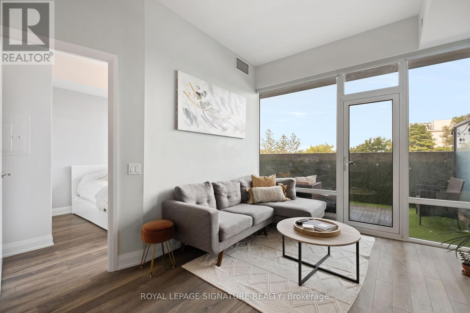 Photo 11 of 316 4800 Highway 7, Vaughan ON