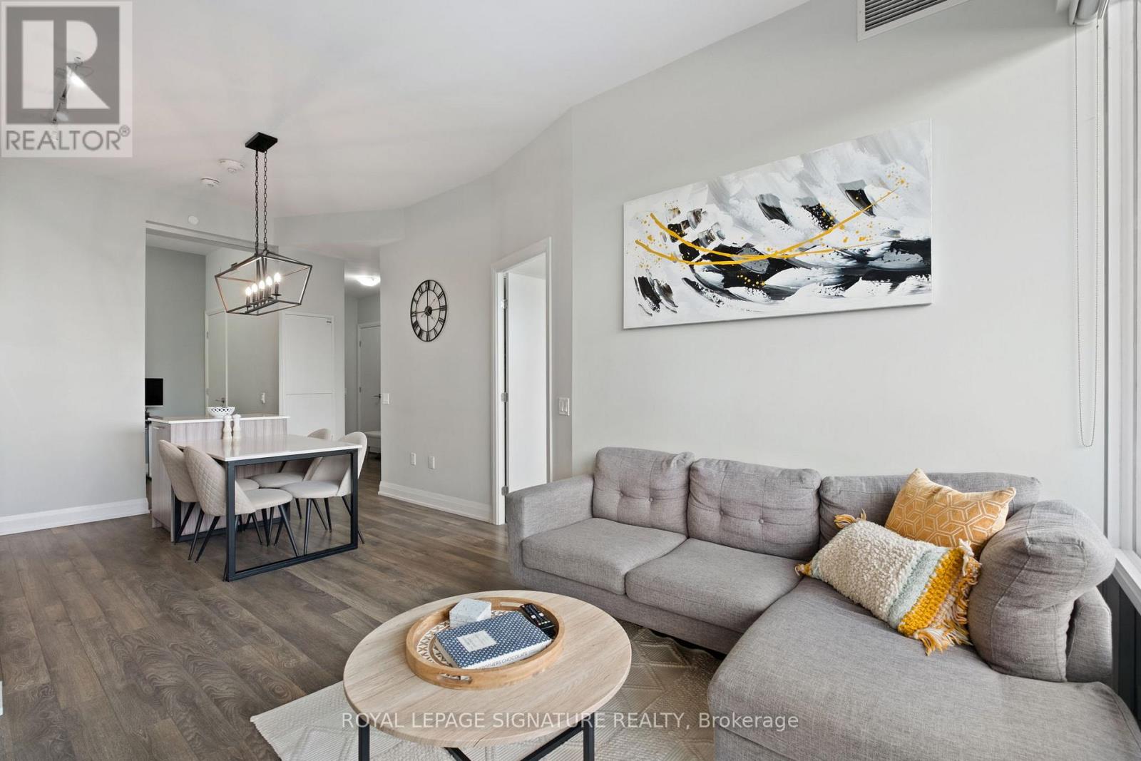 Photo 12 of 316 4800 Highway 7, Vaughan ON