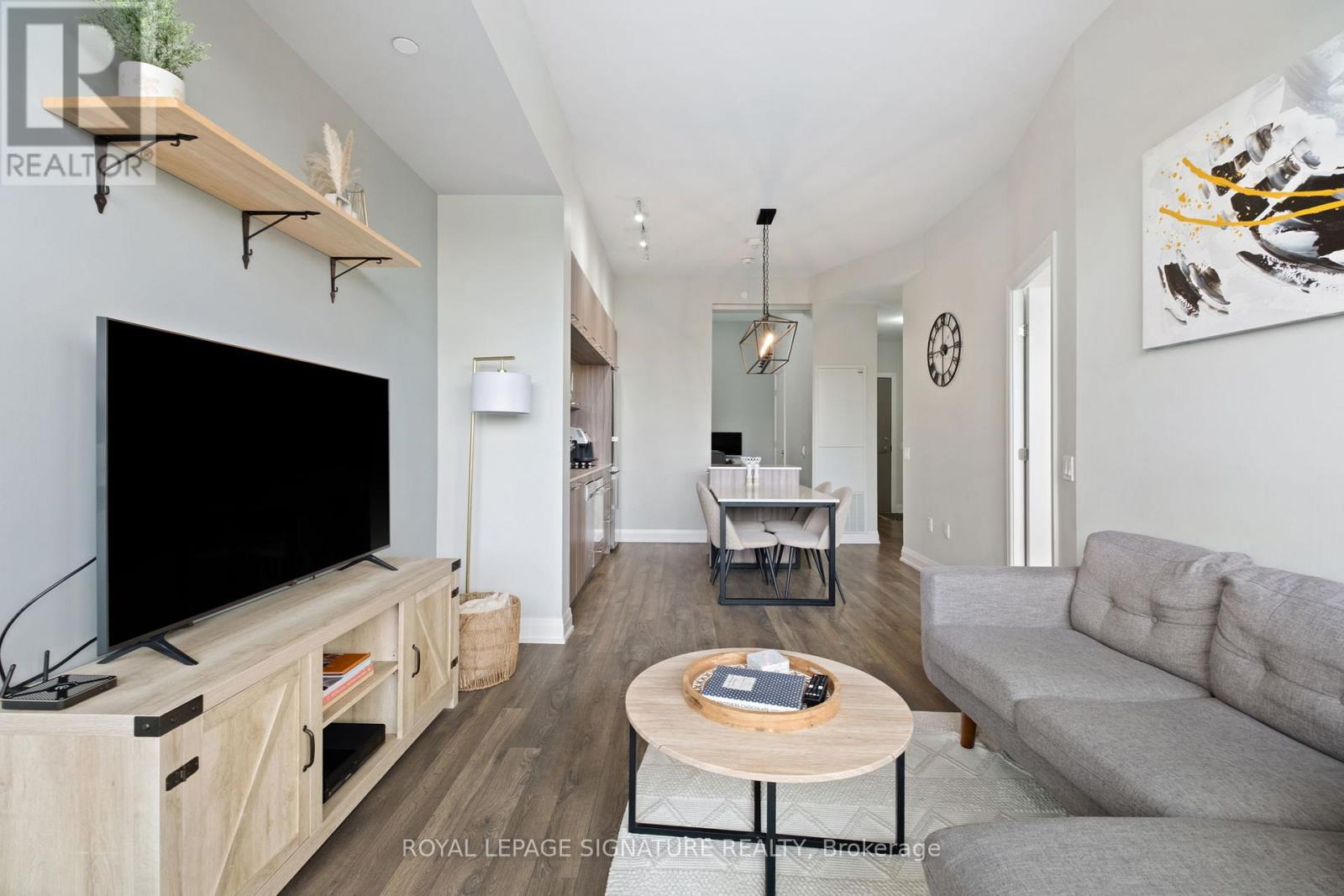 Photo 13 of 316 4800 Highway 7, Vaughan ON