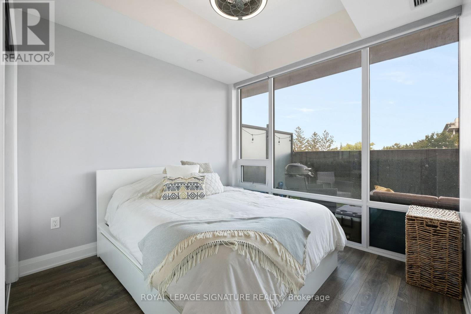 Photo 16 of 316 4800 Highway 7, Vaughan ON