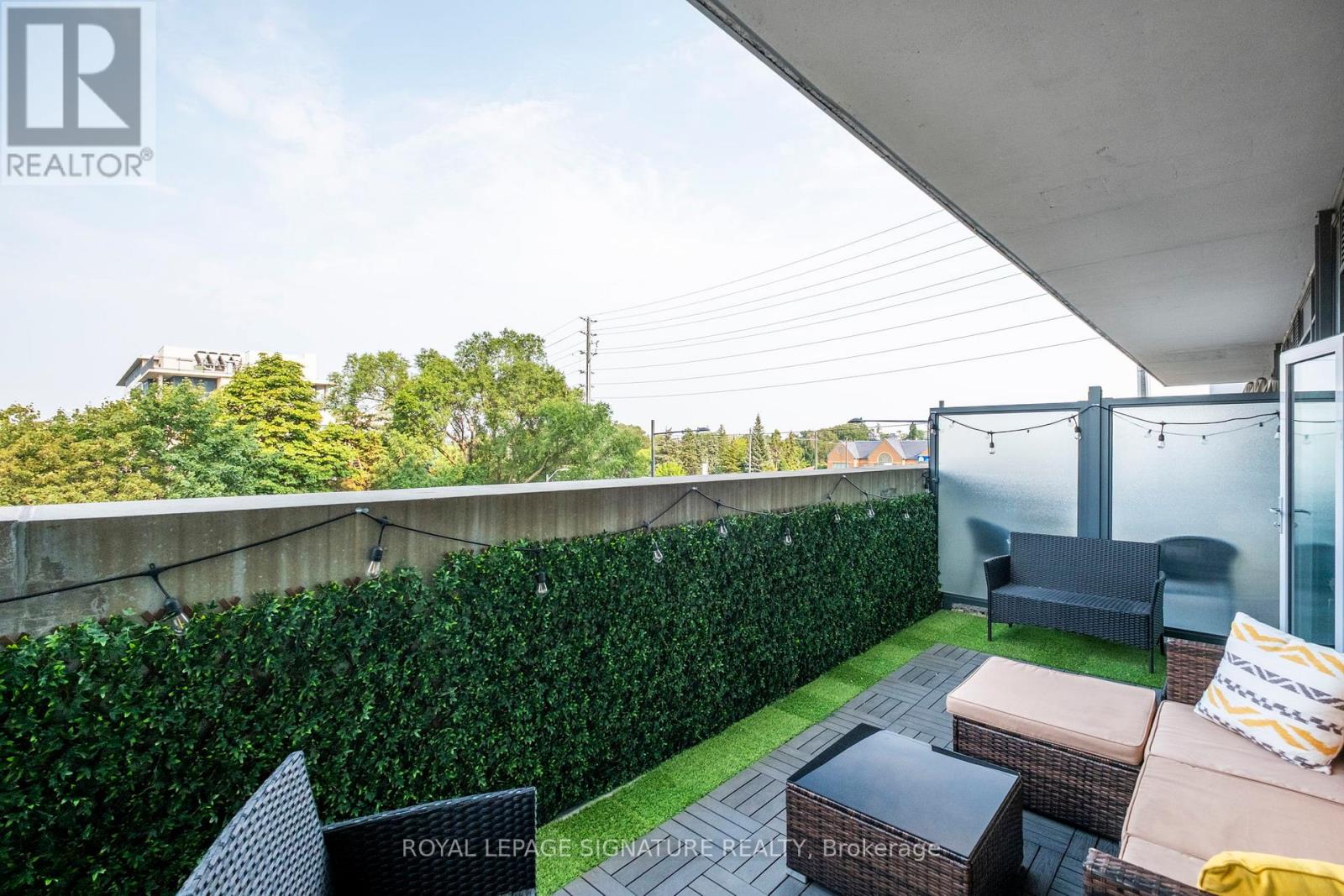 Photo 24 of 316 4800 Highway 7, Vaughan ON