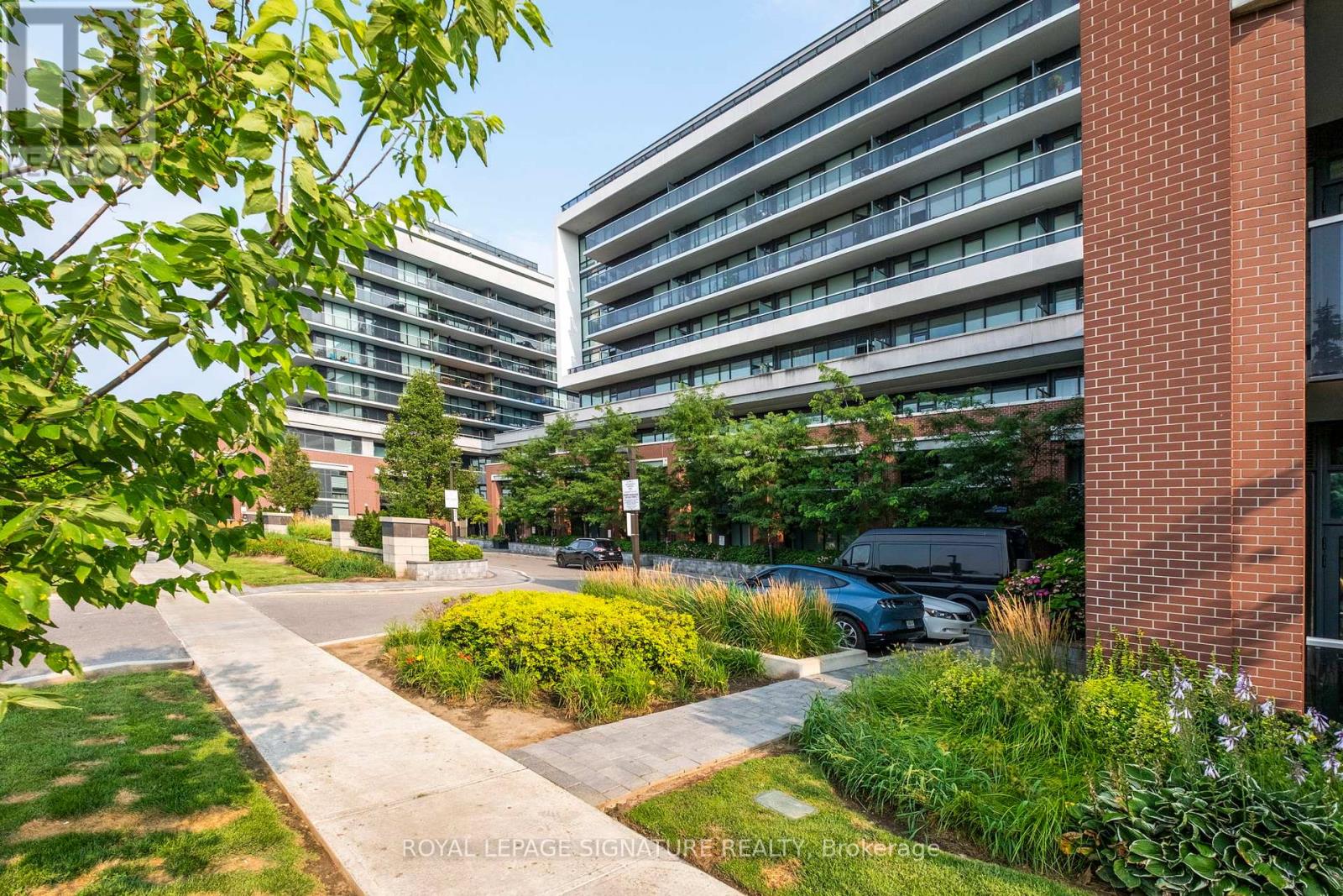 Photo 39 of 316 4800 Highway 7, Vaughan ON