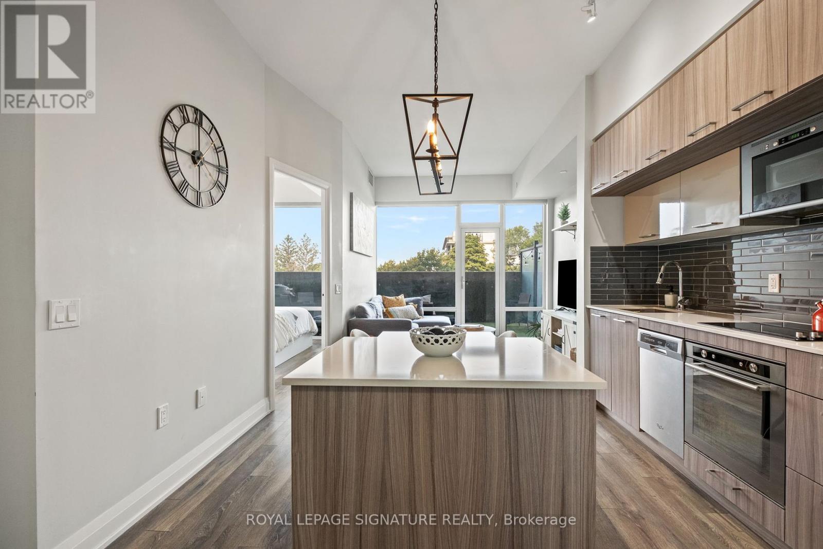 Photo 4 of 316 4800 Highway 7, Vaughan ON