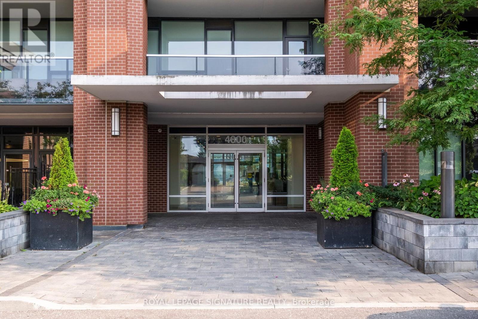 Photo 40 of 316 4800 Highway 7, Vaughan ON