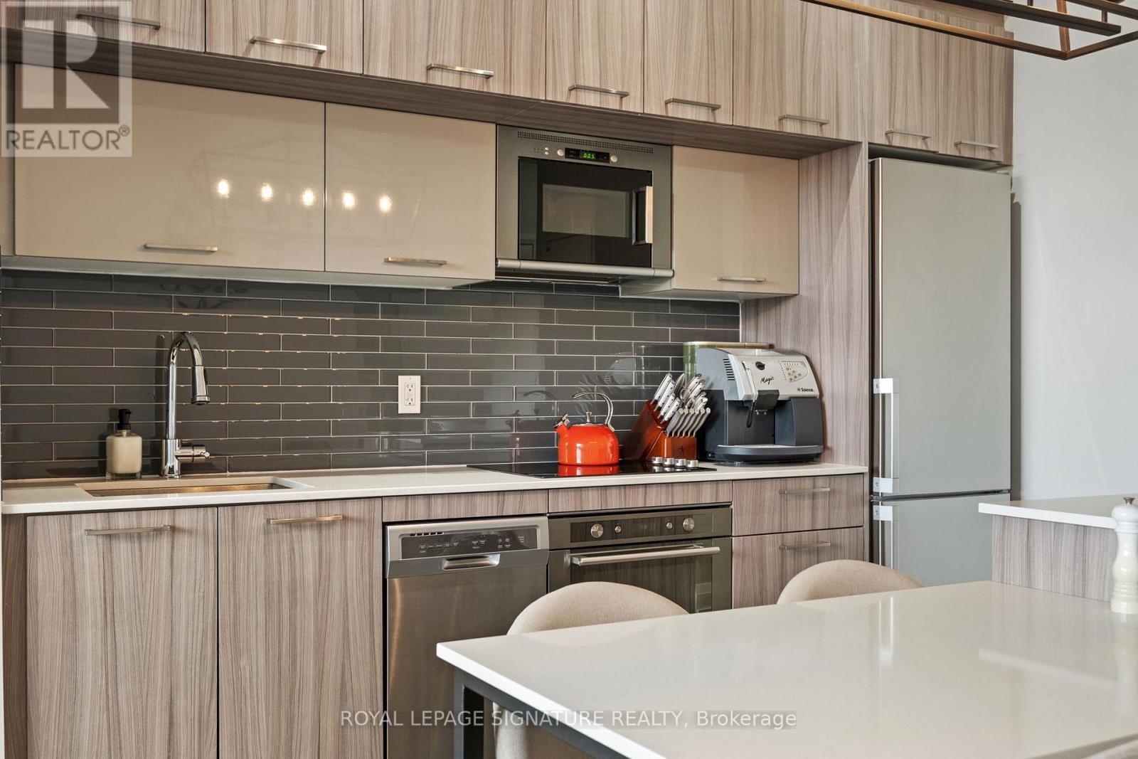 Photo 5 of 316 4800 Highway 7, Vaughan ON